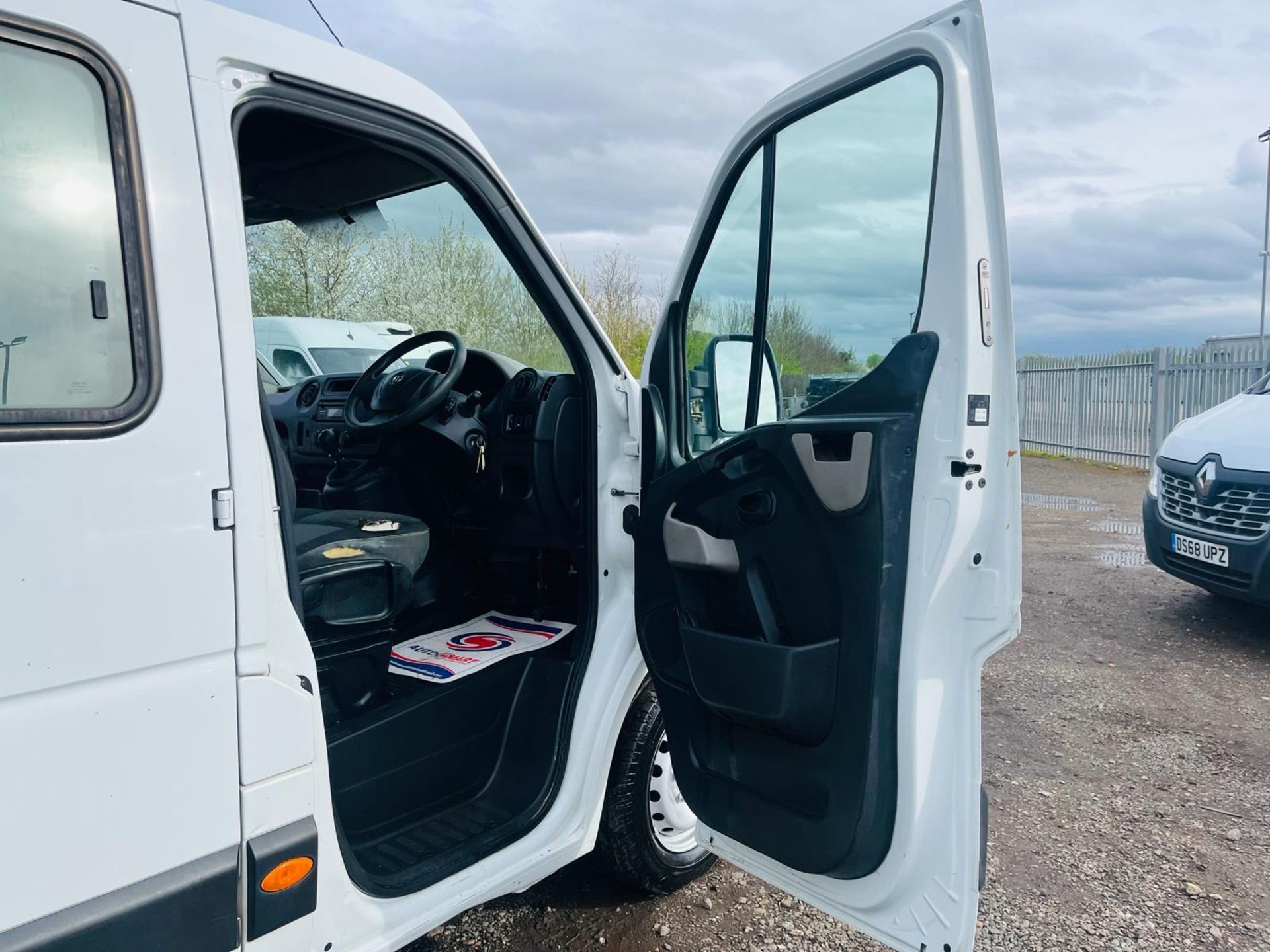 Vauxhall Movano 3.5T 2.3 CDTI 125 L3H1 Dropside CrewCab -Bluetooth Handsfree -1 Former Keeper - Image 10 of 27