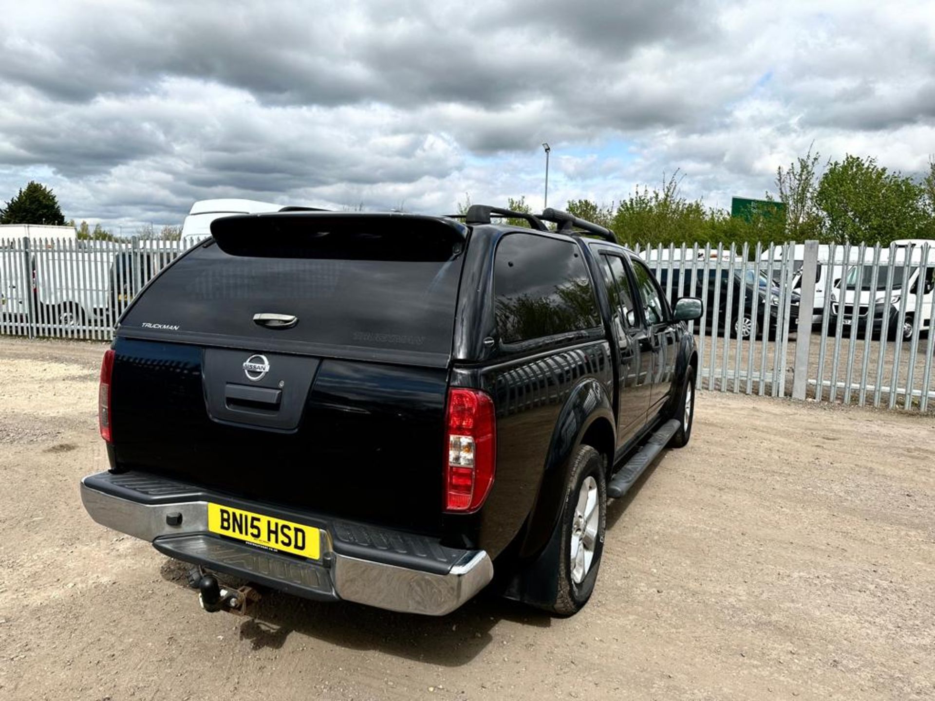 ** ON SALE ** Nissan Navara Tekna DCI 190 4WD 2.5 2015 '15 Reg' - A/C - Alloy Wheels - Tow Bar - Image 11 of 36