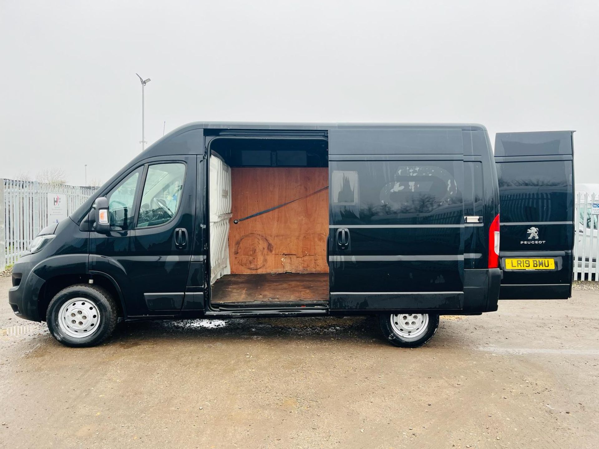 ** ON SALE ** Peugeot Boxer 335 2.0 Bluehdi 130 Professional L2H2 Panel Van 2019 '19 Reg' -ULEZ - Image 5 of 26