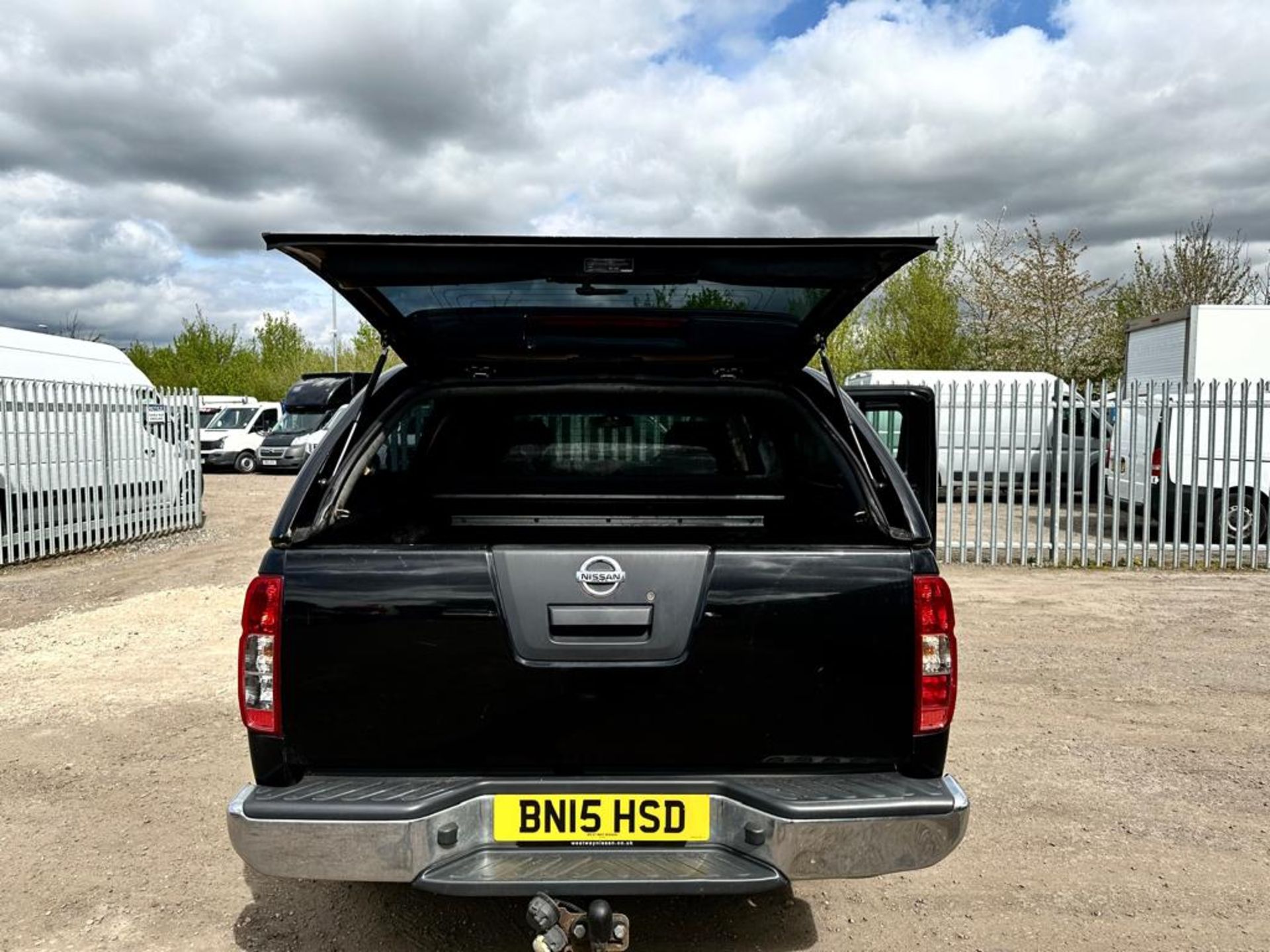 ** ON SALE ** Nissan Navara Tekna DCI 190 4WD 2.5 2015 '15 Reg' - A/C - Alloy Wheels - Tow Bar - Image 9 of 36