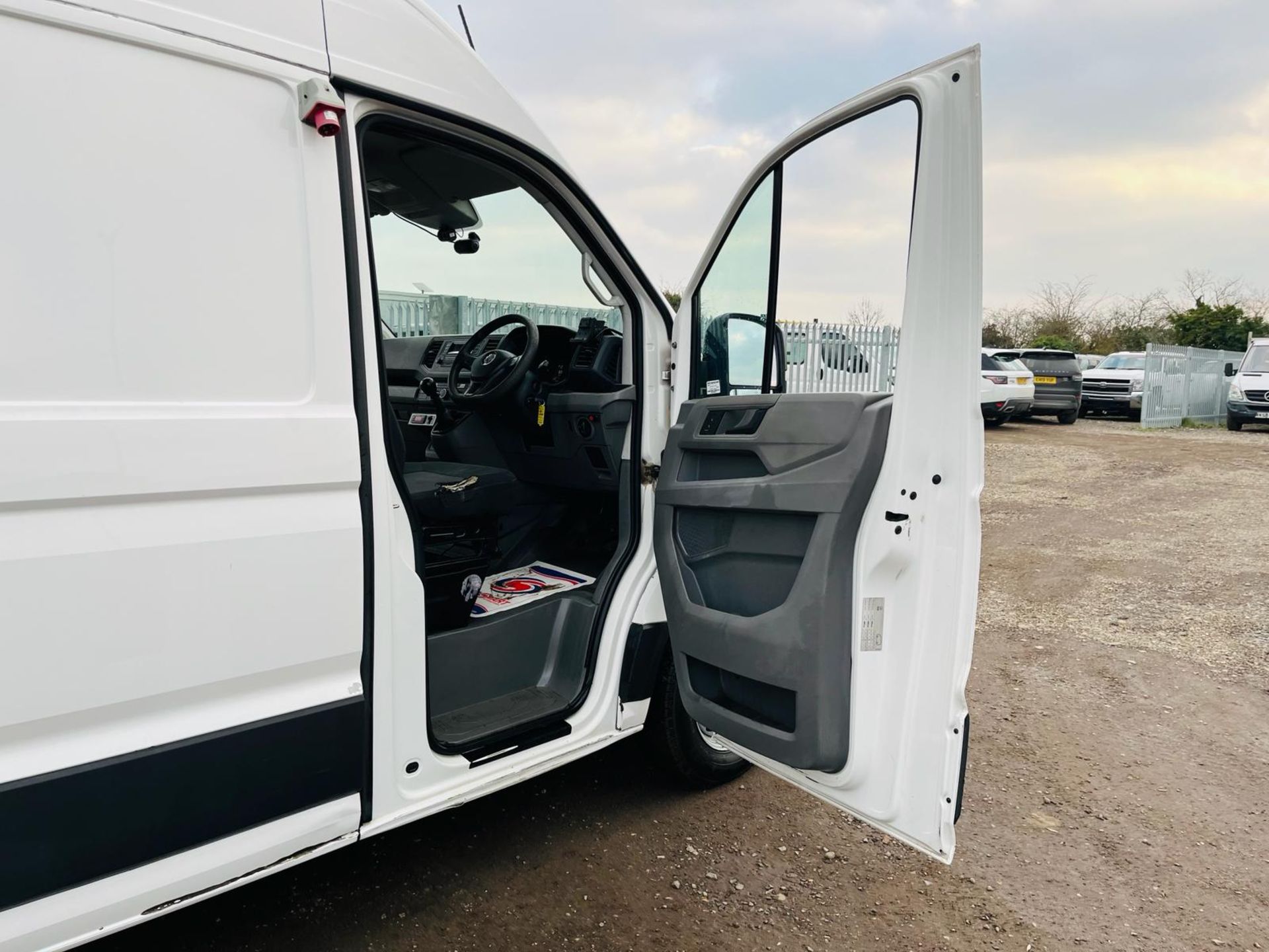 ** ON SALE ** Volkswagen Crafter Cr35 Startline 140 2.0 Tdi L2H3 Fridge/Freezer 2017 '67 Reg' - Image 14 of 28