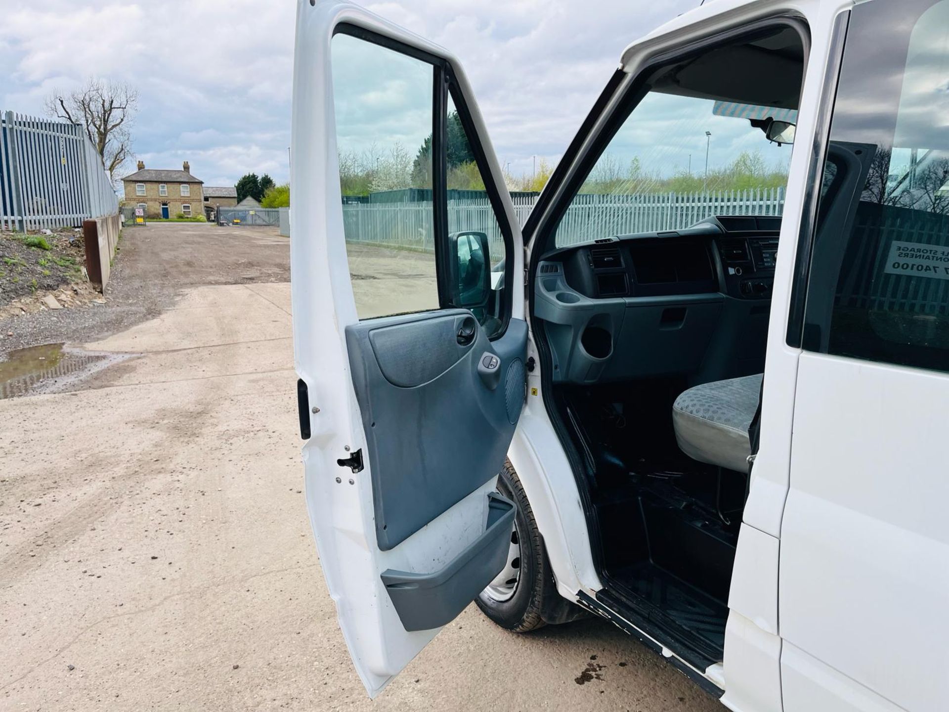 ** ON SALE ** Ford Transit 350 2.2 TDCI 125 1 Way Tipper CrewCab L3H1 2014 '63 Reg' -Tow Bar - Image 28 of 38