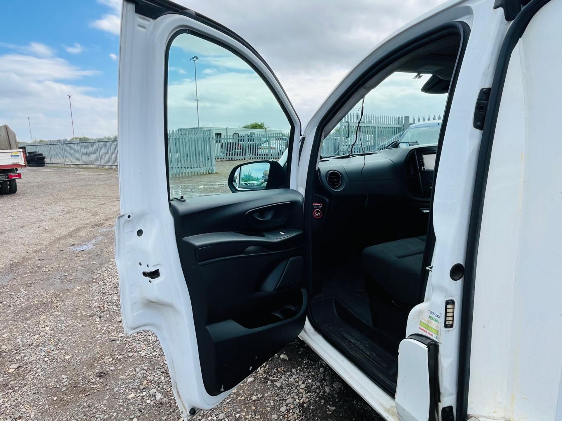 Mercedes Benz Vito 114 CDI RWD Fridge/Freezer 2.1 2019 '69 Reg '-ULEZ Compliant-Parking Sensors-A/C - Image 25 of 27