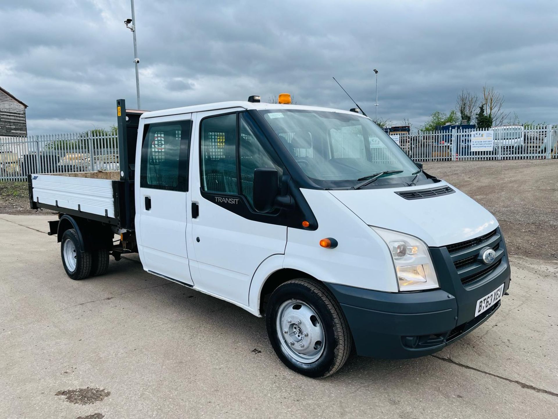 ** ON SALE ** Ford Transit 350 2.2 TDCI 125 1 Way Tipper CrewCab L3H1 2014 '63 Reg' -Tow Bar - Image 2 of 38