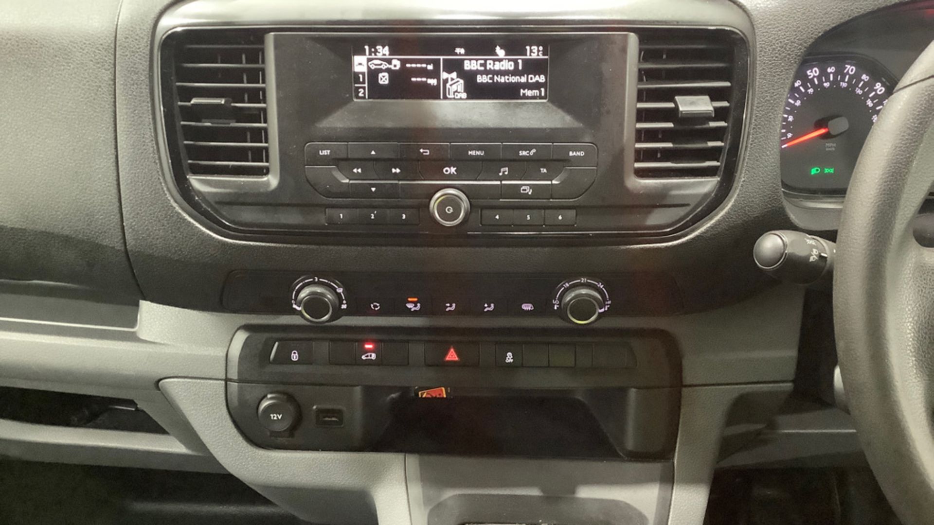 ** ON SALE ** Peugeot Expert 1.6 BlueHdi 95 Standard L2H1 Panel Van 2017 '17 Reg' -CD Player - Image 8 of 9