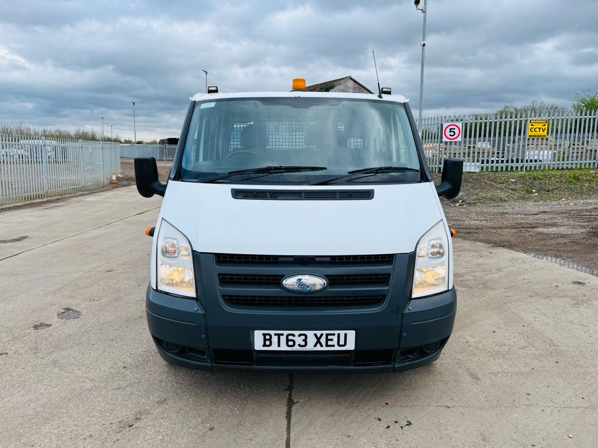 ** ON SALE ** Ford Transit 350 2.2 TDCI 125 1 Way Tipper CrewCab L3H1 2014 '63 Reg' -Tow Bar - Image 3 of 38