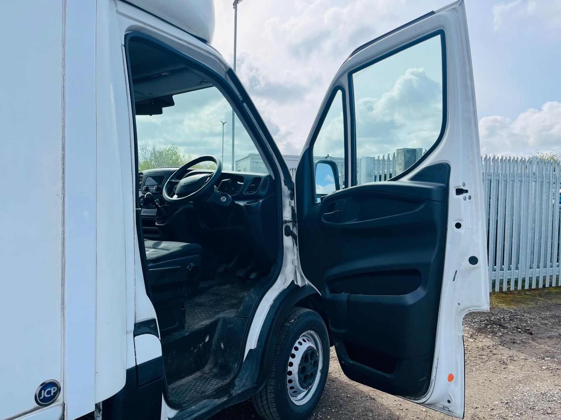 IVECO Daily Luton 35S14 MWB 2.3 3.5 Tonne 2016 '66 Reg' - ULEZ Compliant - Power Windows - Image 11 of 22