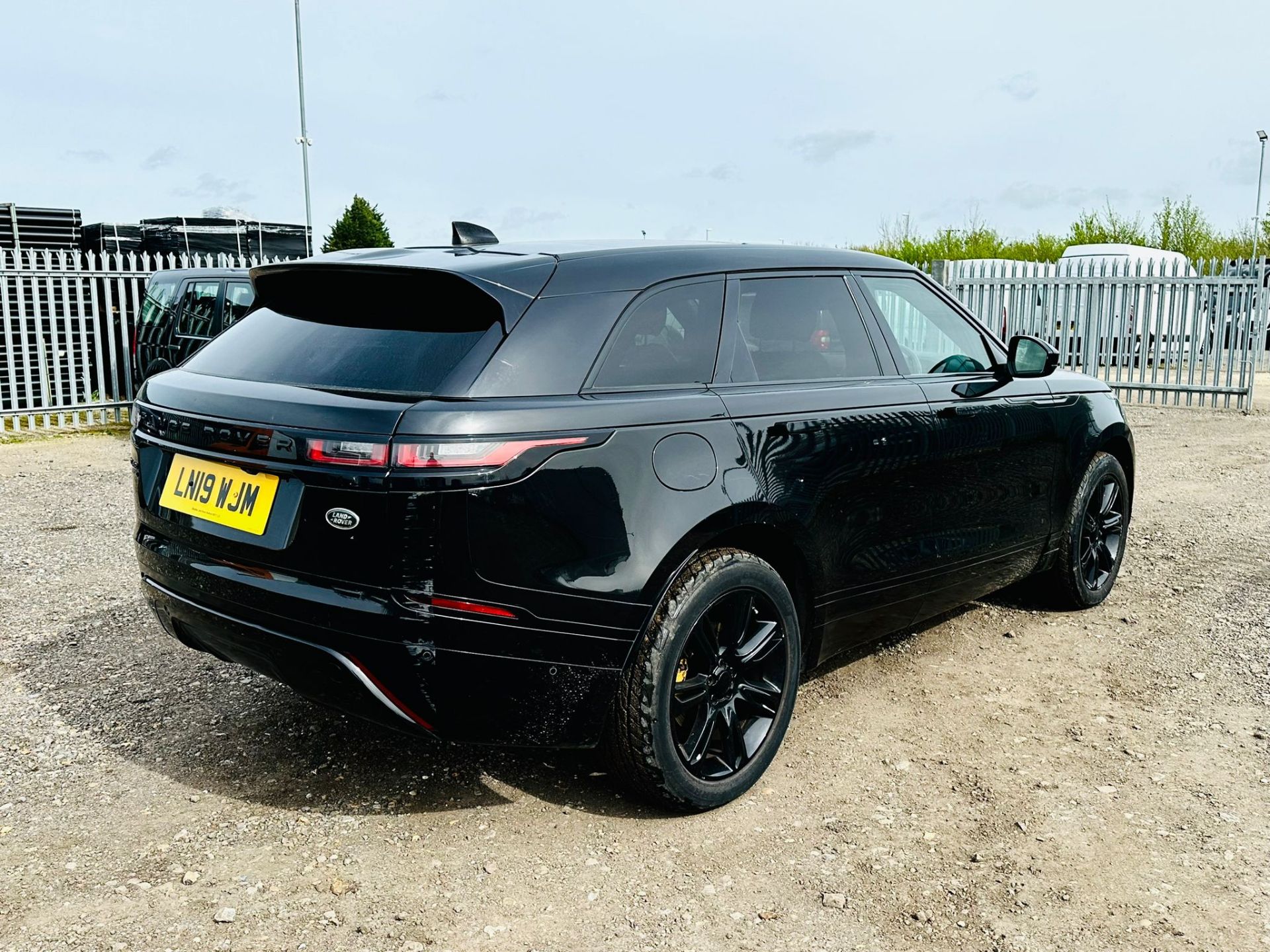 ** ON SALE ** Land Rover Range Rover Velar 2.0 D240 SE 2019'19 Reg' -ULEZ Compliant -A/C -Sat Nav - Image 9 of 22