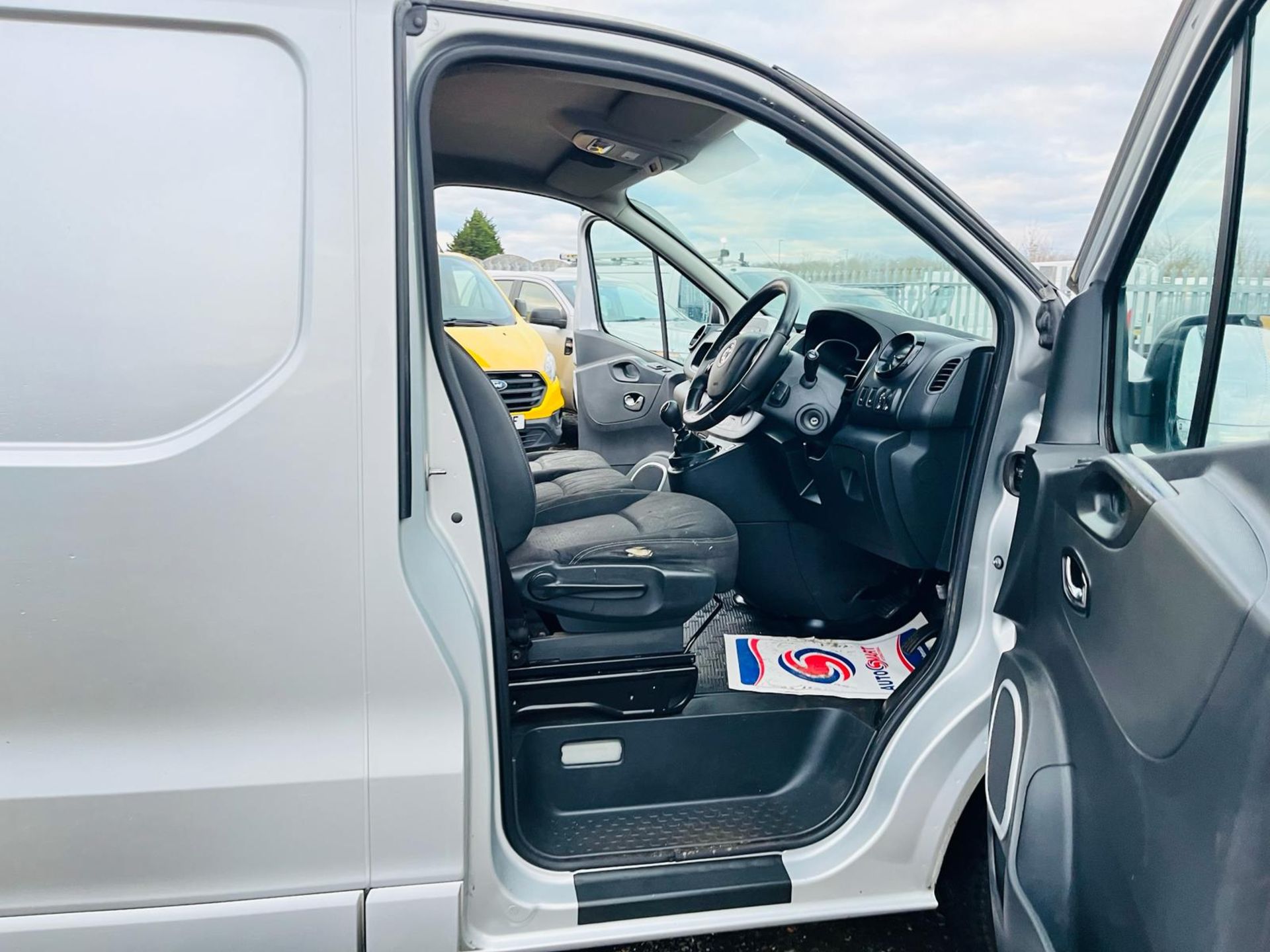 Vauxhall Vivaro 1.6 CDTI 120 Sportive L1 H1 2.7 2015 '64 Reg' - Panel Van - A/C - No Vat - Bild 15 aus 27