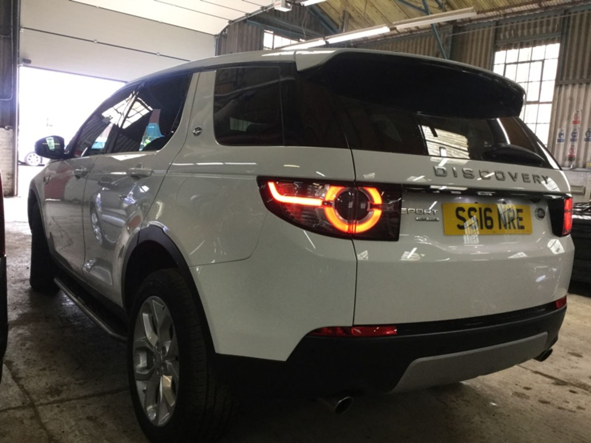 ** ON SALE ** Land Rover Discovery Sport TD4 180 HSE 2.0 2016'16 Reg'-Alloy Wheels-7 seats- - Image 3 of 9