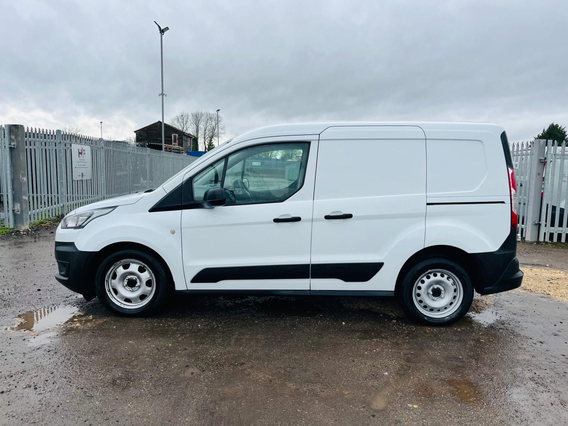 Ford Transit Connect 1.5 Ecoblue Leader 100 200 L1 H1 2020 '69 Reg' -ULEZ Compliant -1 former owner - Image 4 of 27