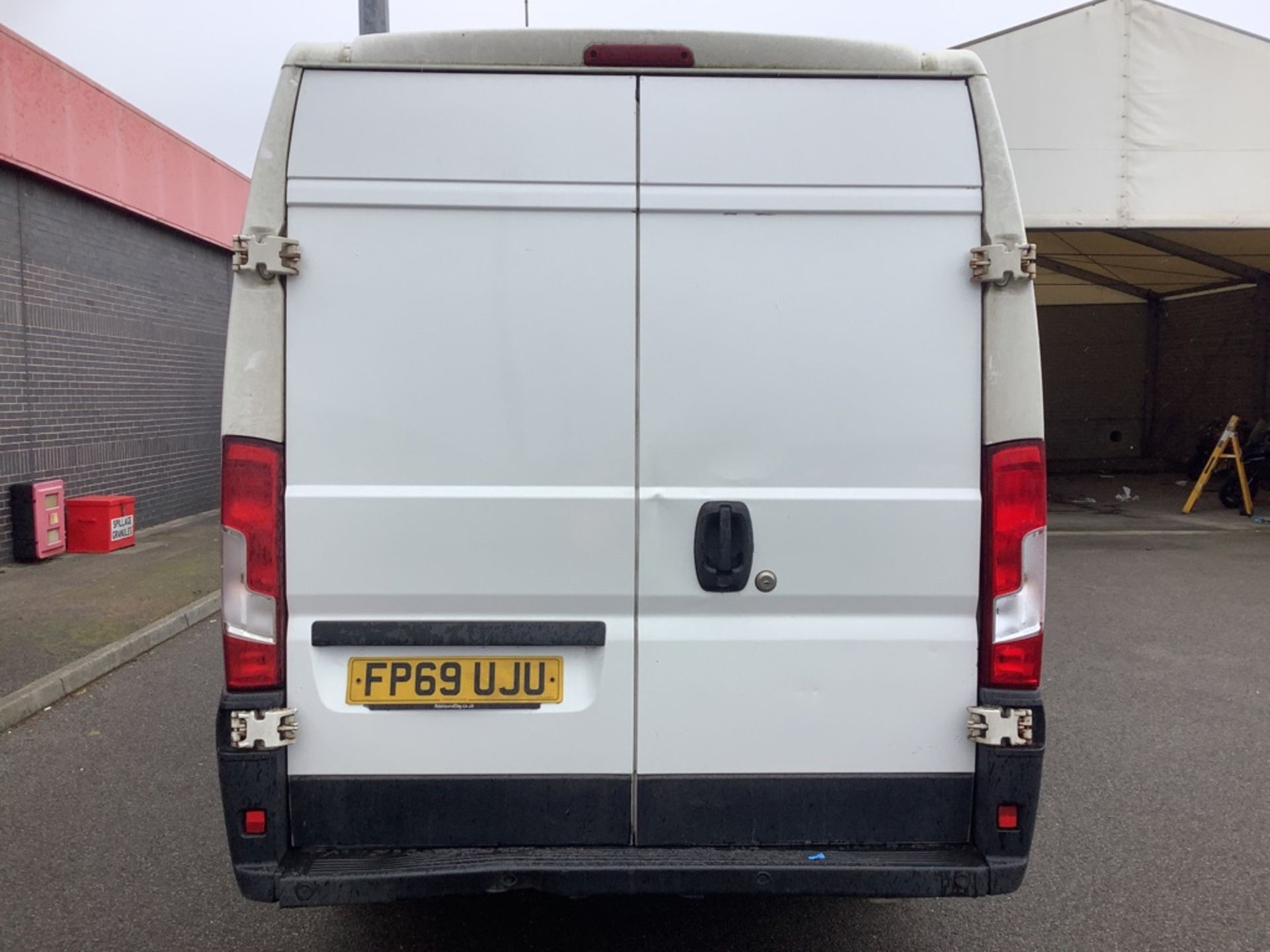 Peugeot Boxer Professional 435 BlueHDI 140 2.2 L4 H2 2019 '69 Reg' - A/C -ULEZ Compliant -Bluetooth - Image 5 of 9