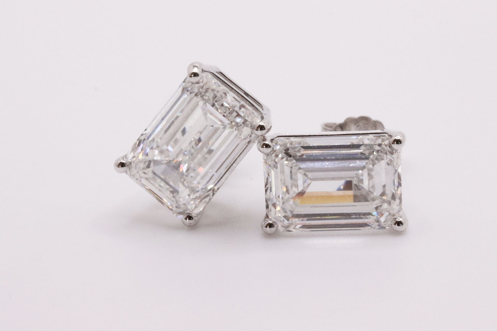 Emerald Cut Cut 12.00 Carat Diamond 18kt White Gold Earrings- D Colour VVS Clarity IGI - Bild 6 aus 7