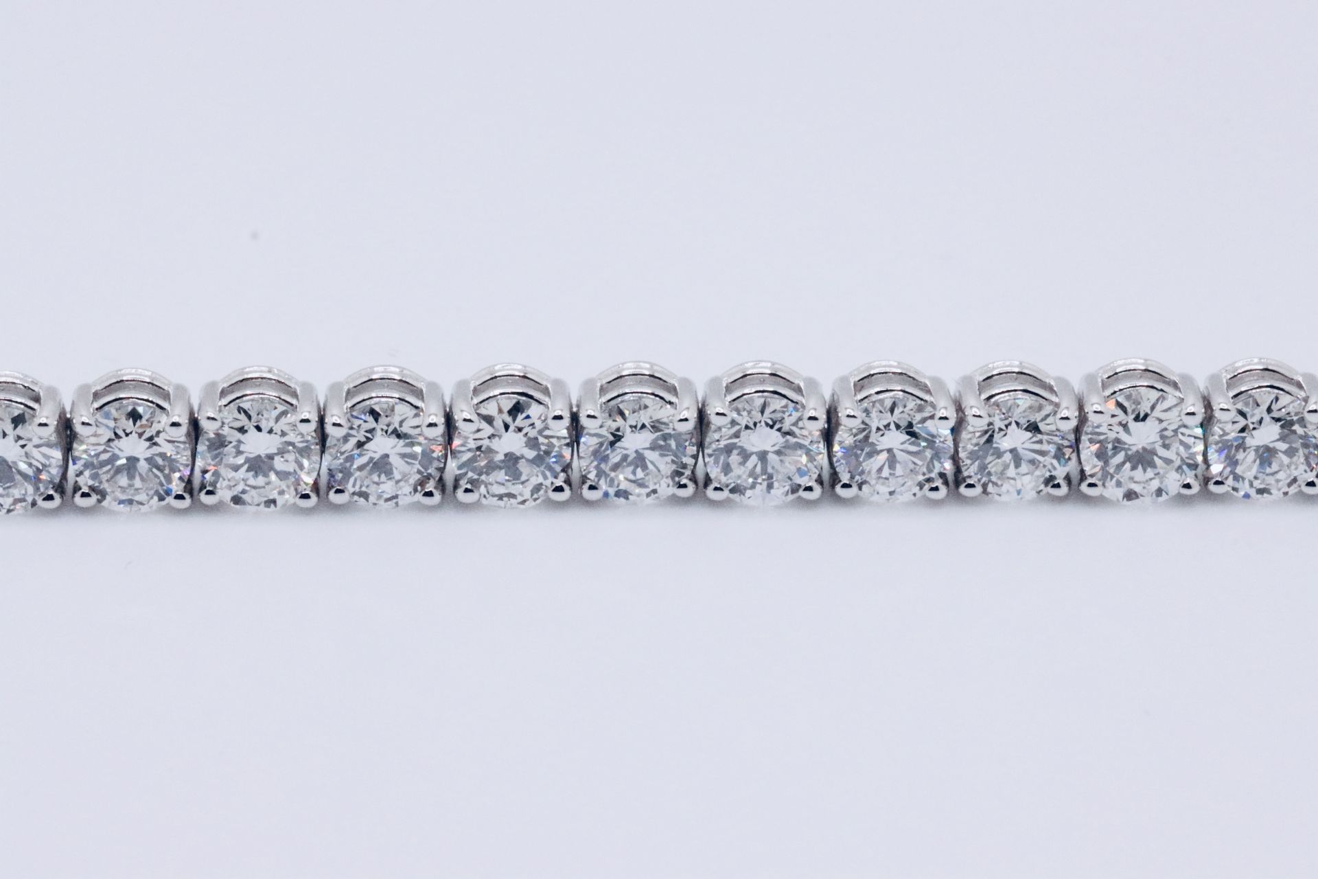 Round Brilliant Cut 18 Carat Diamond Tennis Bracelet F Colour VS Clarity - 18Kt White Gold - IGI - Image 11 of 22