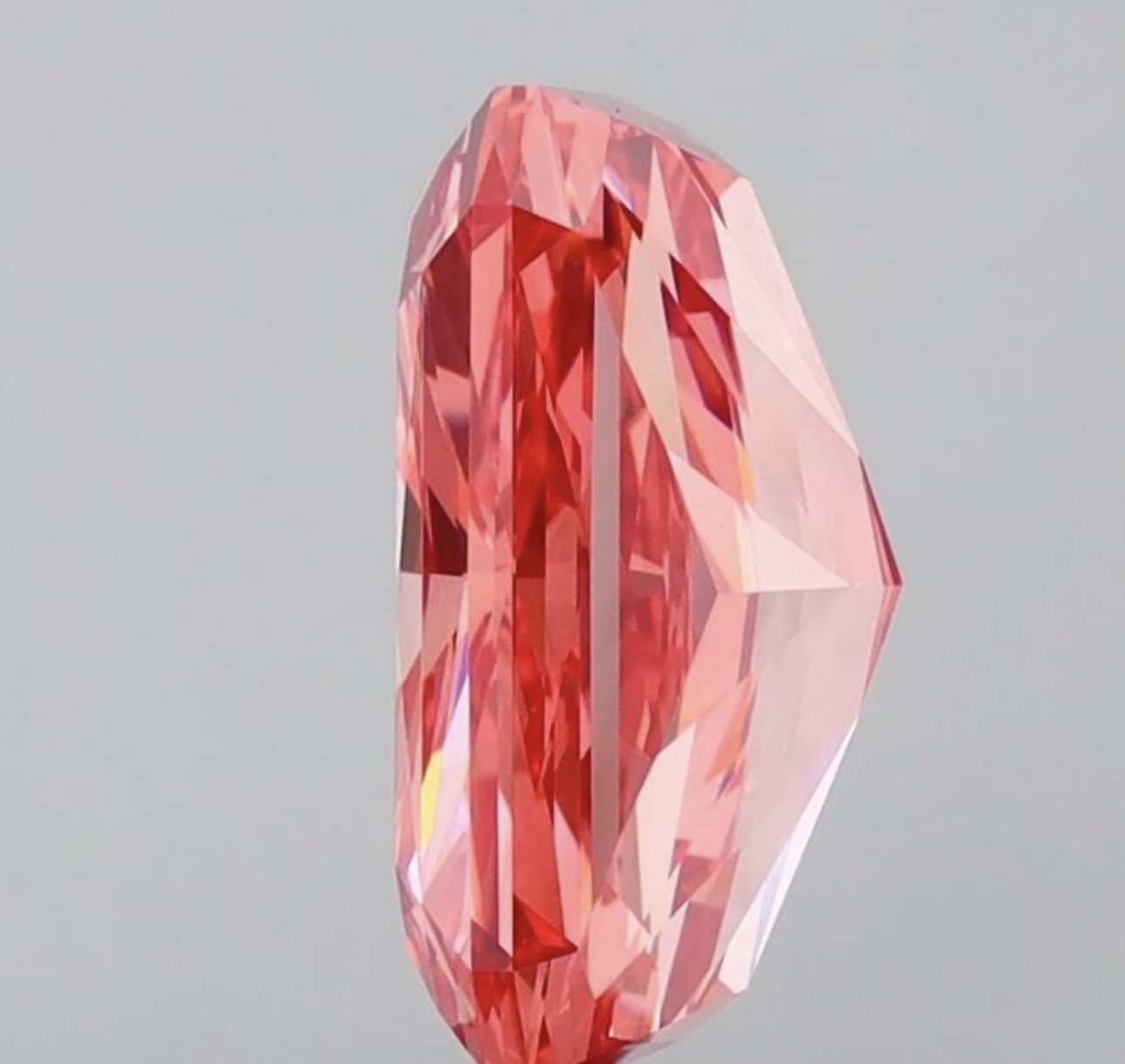 Radient Cut 6.13 Carat Diamond Fancy Red .Pink Colour VS1 Clarity EX EX - IGI - ** RARE ** - Image 3 of 9