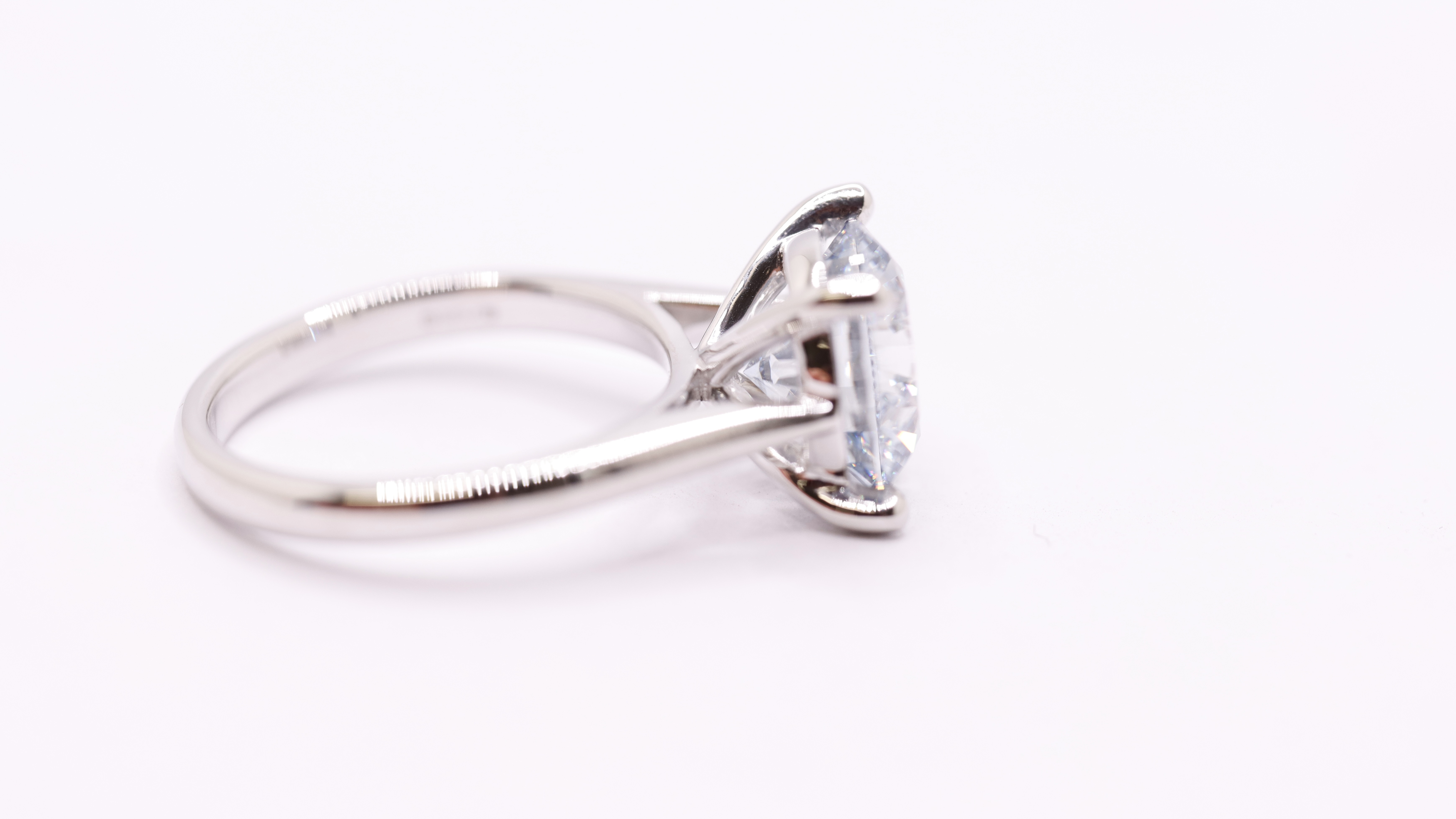 Round Brilliant Cut Diamond 4.04 Carat Fancy Blue Colour VVS2 Clarity Platinum Ring - IGI Cert - Bild 8 aus 11