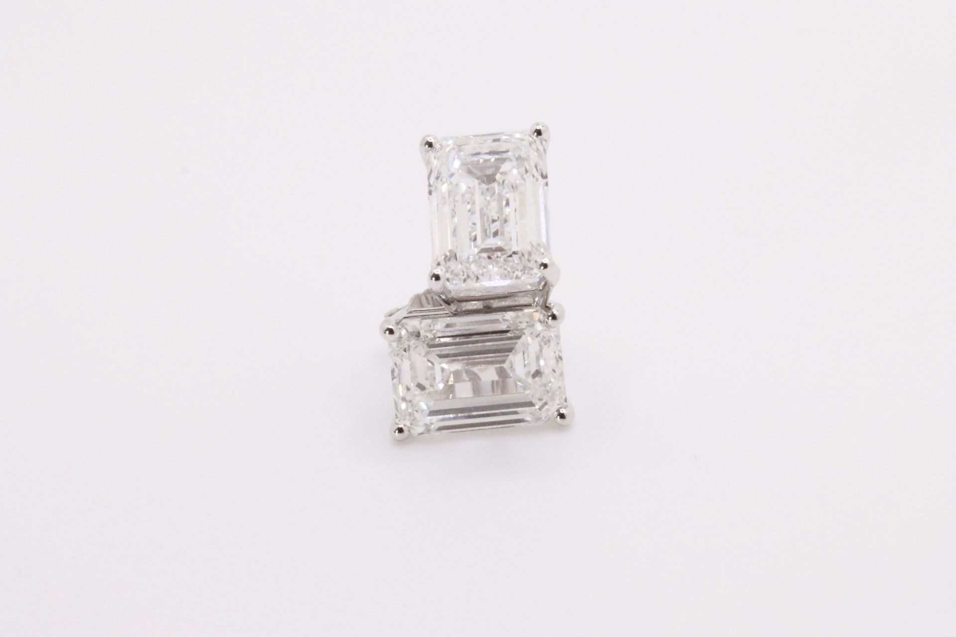 Emerald Cut Cut 10.00 Carat Diamond 18kt White Gold Earrings- D Colour VVS Clarity IGI - Image 3 of 10