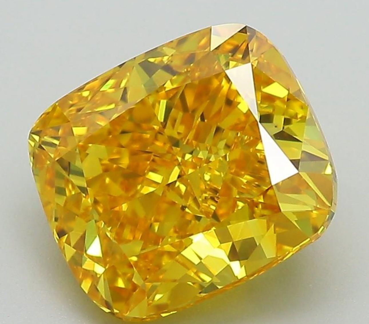 Cushion Cut 4.03 Carat Diamond Fancy Yellow Colour VVS2 Clarity EX EX - IGI - Image 6 of 8