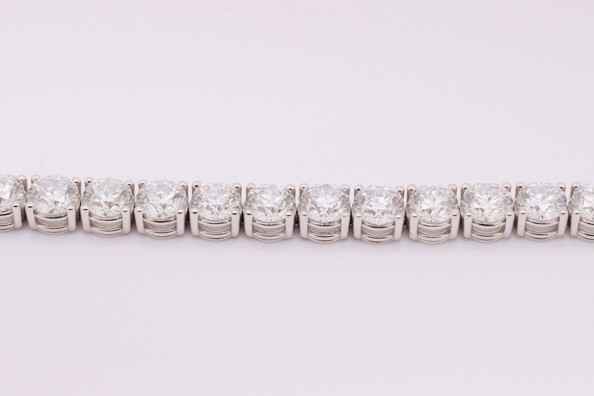 Round Brilliant Cut 21 Carat Diamond Tennis Bracelet D Colour VVS Clarity - 18Kt White Gold - IGI - Bild 7 aus 9