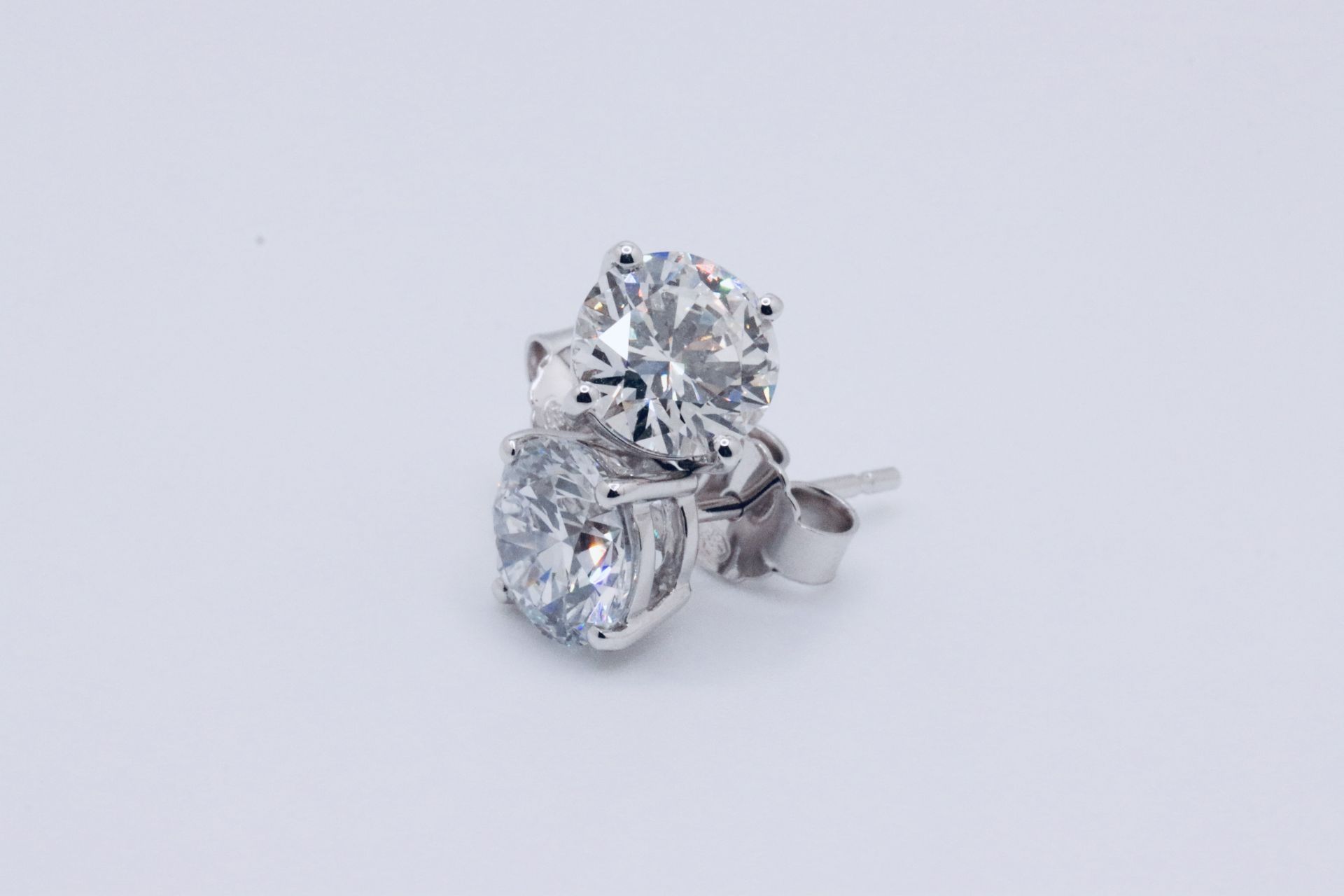 ** ON SALE ** Round Brilliant Cut 5.00 Carat Diamond Earrings Set in 18kt White Gold - F Colour - Image 4 of 7