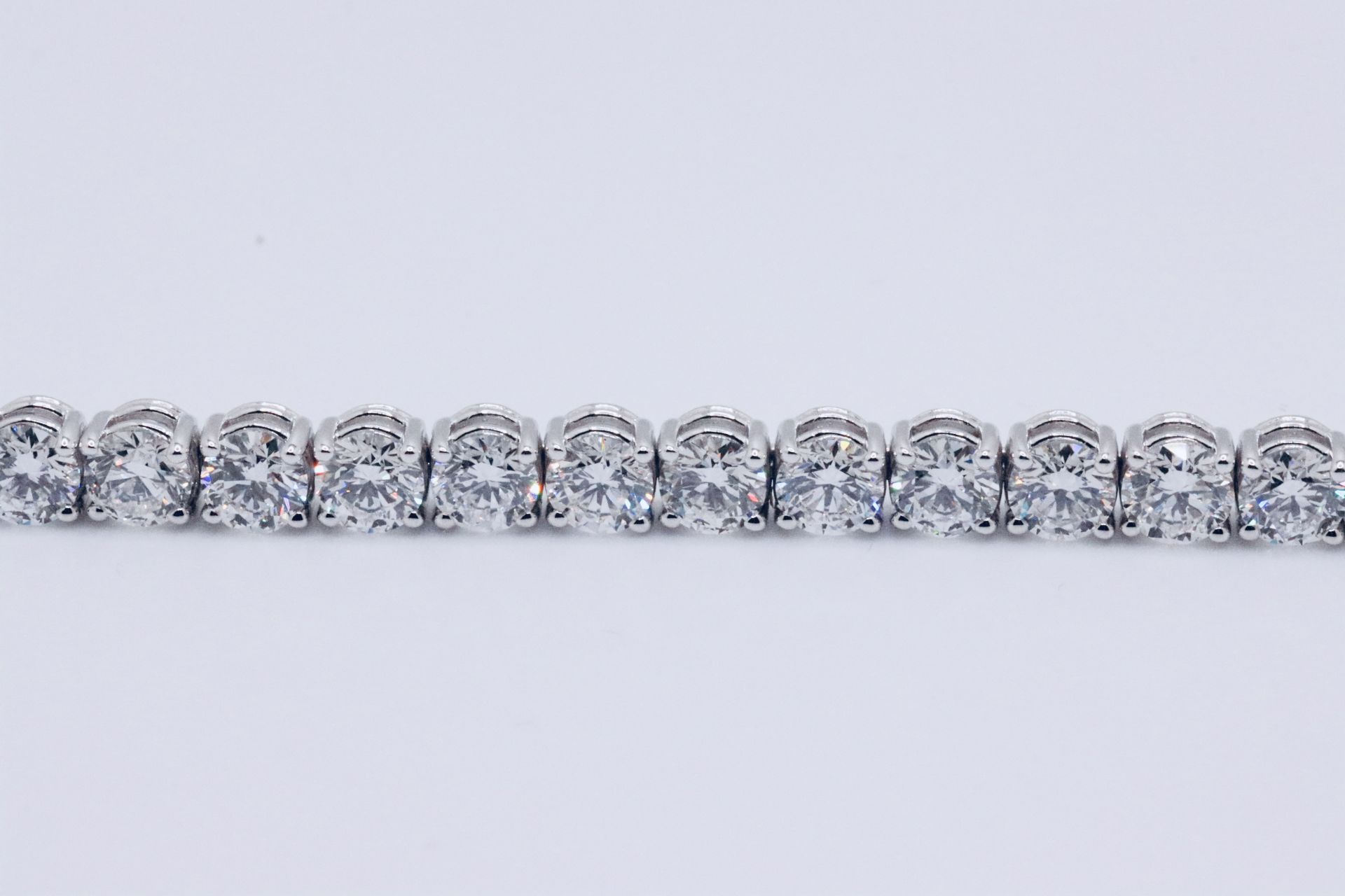 Round Brilliant Cut 18 Carat Diamond Tennis Bracelet F Colour VS Clarity - 18Kt White Gold - IGI - Image 14 of 22