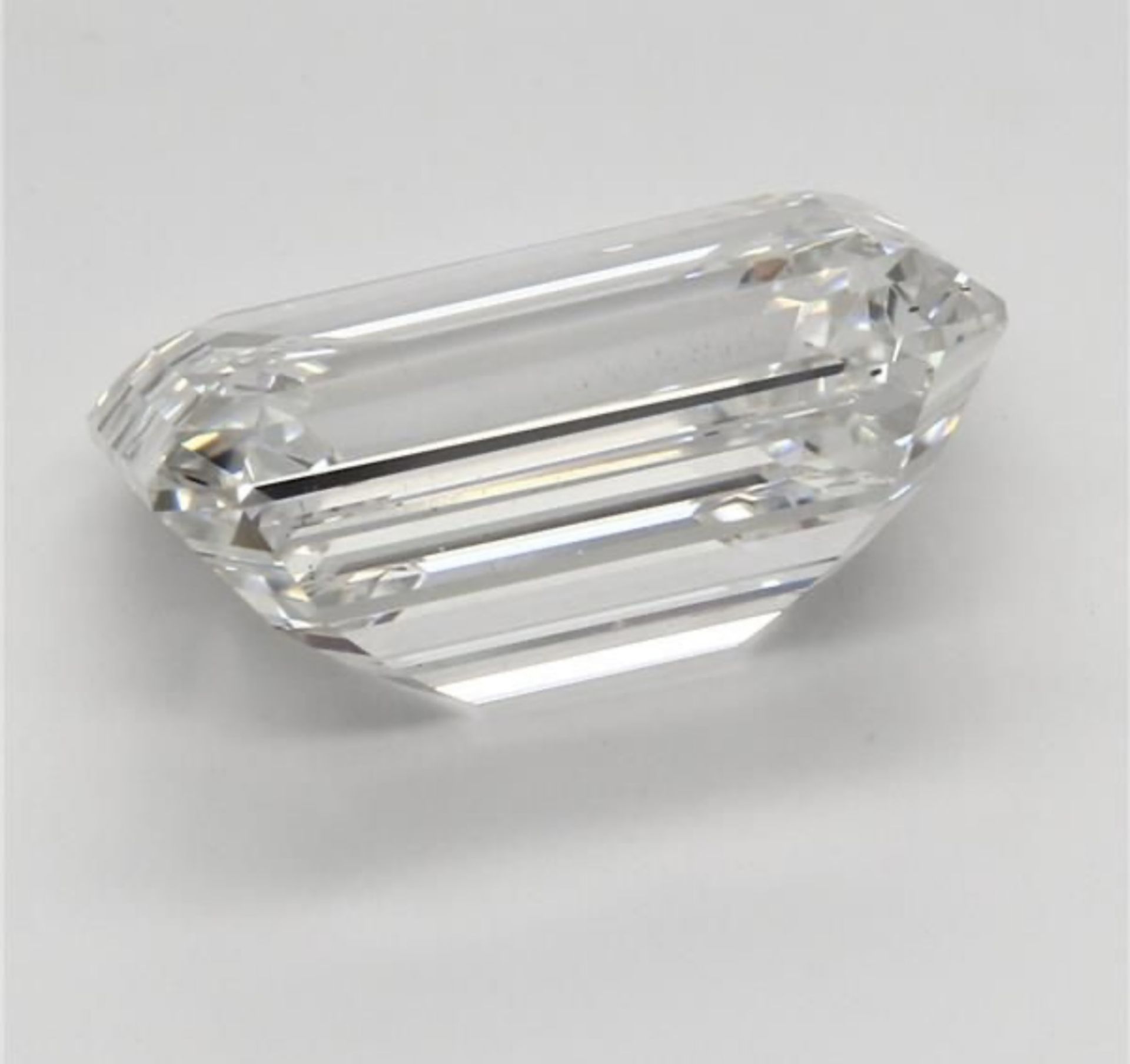 Emerald Cut Diamond F Colour VS2 Clarity 8.45 Carat EX EX - IGI - Image 4 of 8