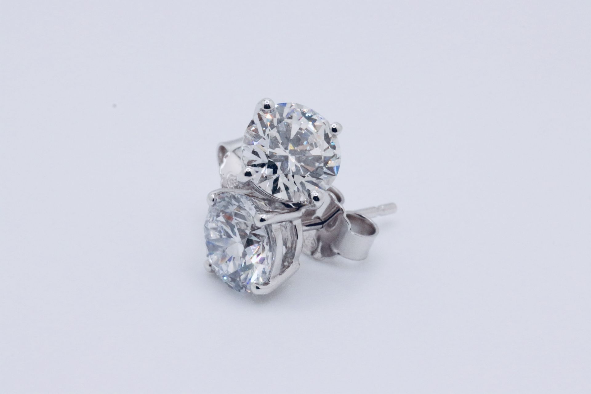 ** ON SALE ** Round Brilliant Cut 5.00 Carat Diamond Earrings Set in 18kt White Gold - F Colour - Image 5 of 7