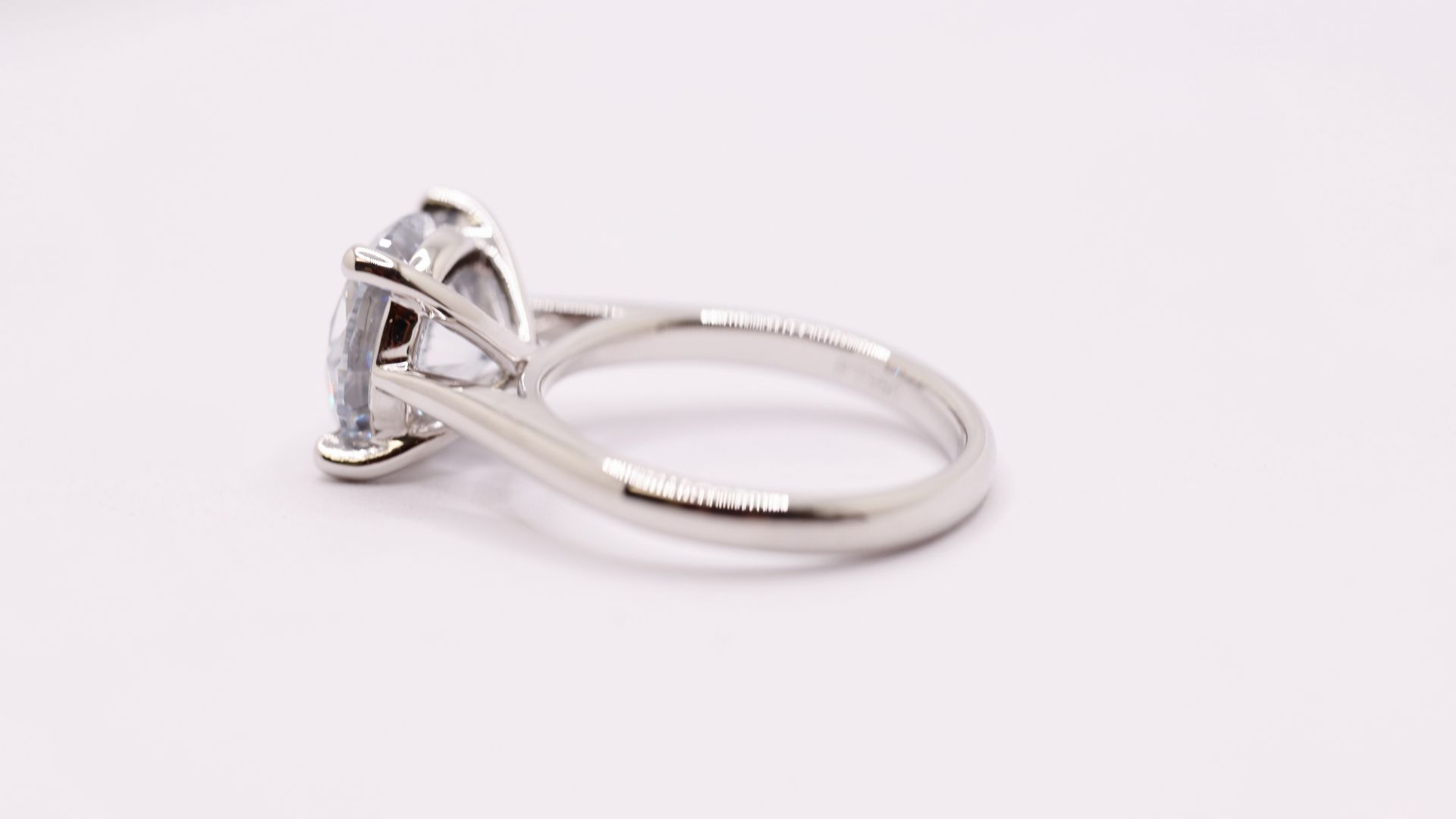 Round Brilliant Cut Diamond 4.04 Carat Fancy Blue Colour VVS2 Clarity Platinum Ring - IGI Cert - Image 5 of 11