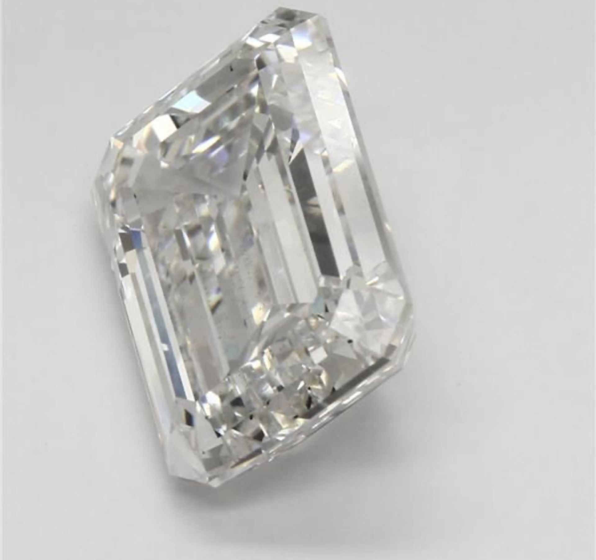 Emerald Cut Diamond F Colour VS2 Clarity 8.45 Carat EX EX - IGI - Image 3 of 8