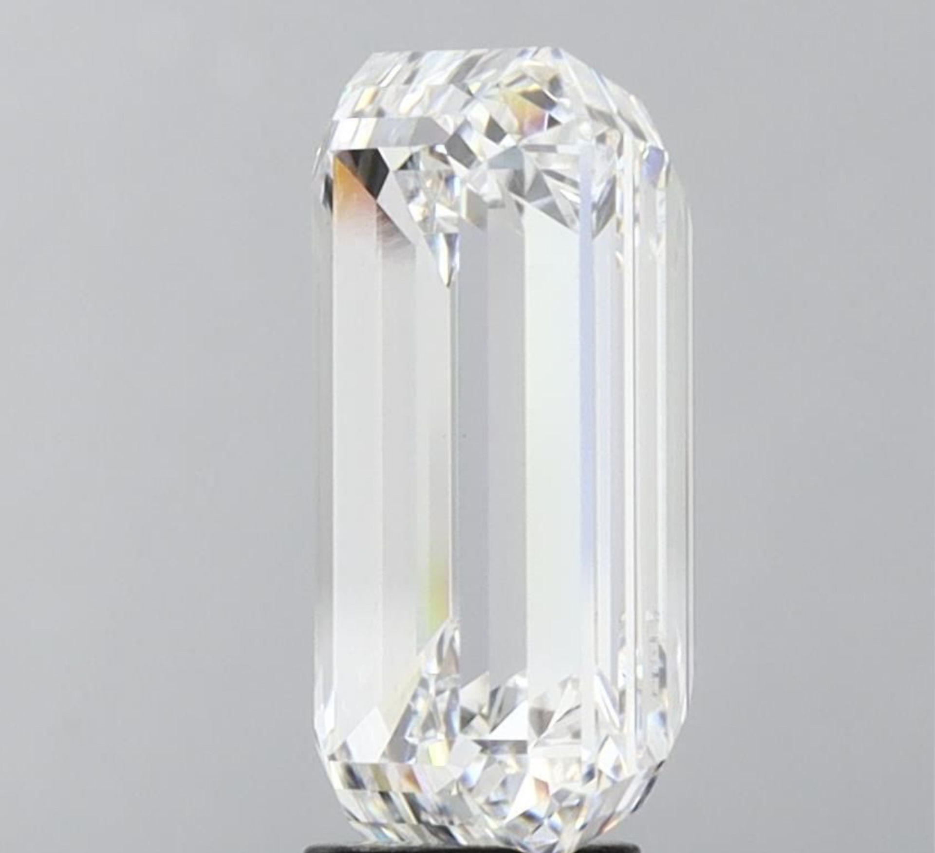 Emerald Cut Diamond E Colour VS1 Clarity 10.03 Carat EX EX - IGI - Image 5 of 6