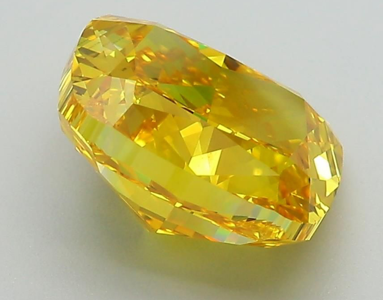 Cushion Cut 4.03 Carat Diamond Fancy Yellow Colour VVS2 Clarity EX EX - IGI - Image 4 of 8