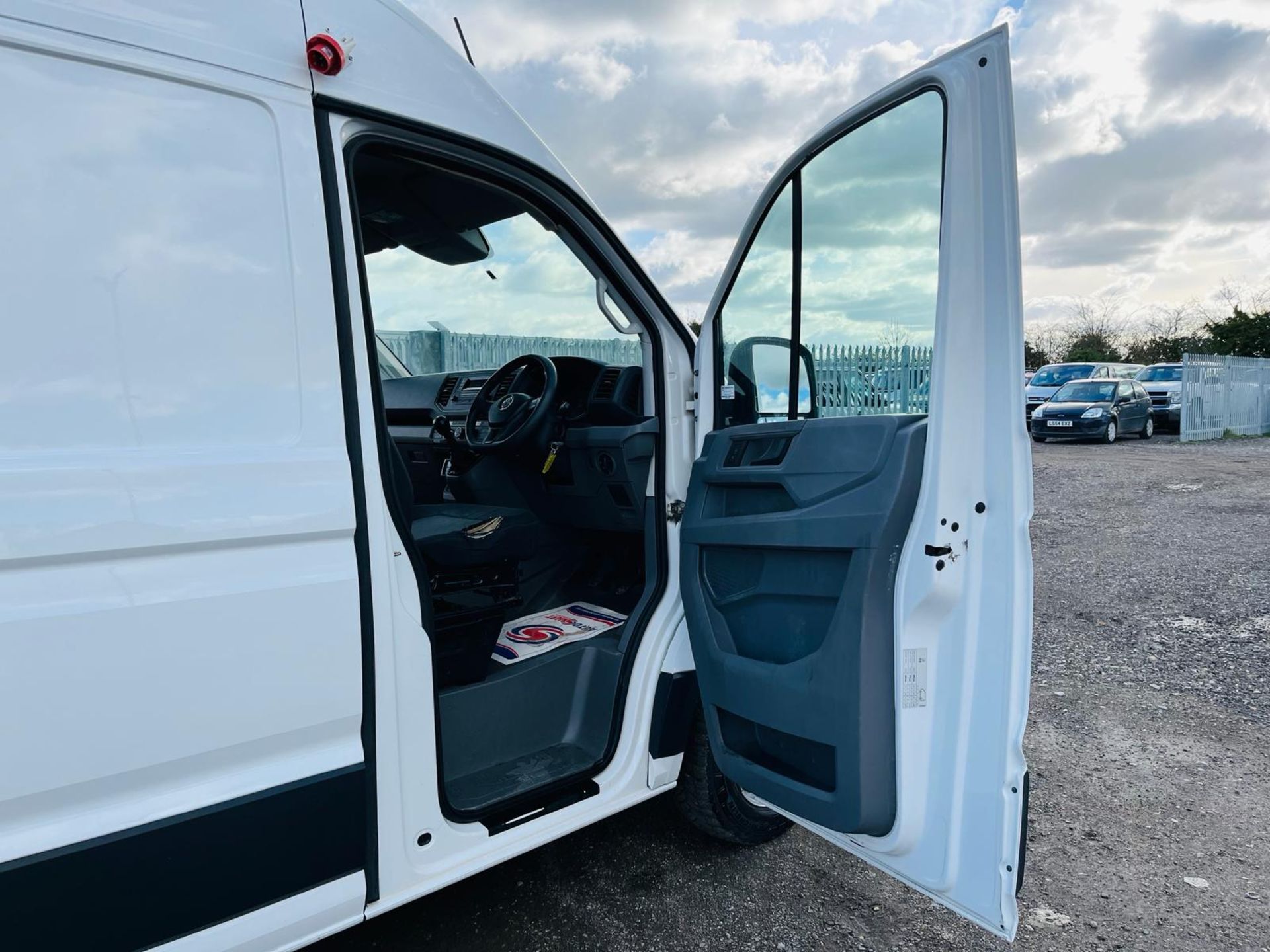 Volkswagen Crafter CR35 Startline TDI 140 2.0 BMT L2 H2 Fridge/Freezer 2018 '67 Reg'-ULEZ Compliant - Bild 14 aus 27