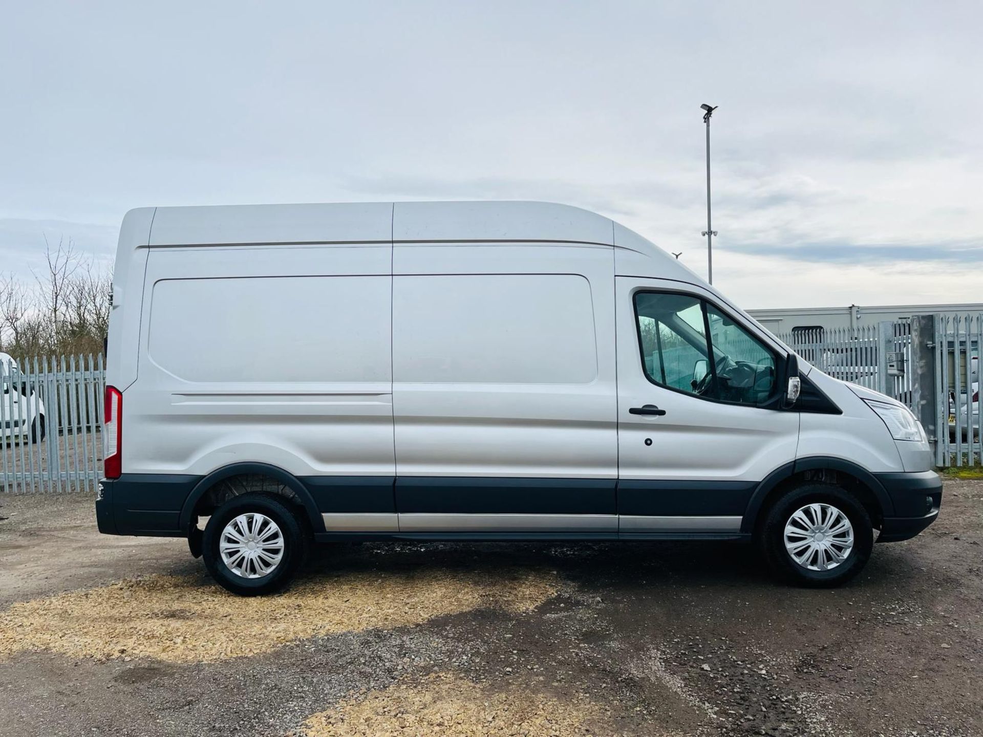 Ford Transit Trend 350 TDCI 125 2.2 L3 H3 2014 '64 Reg' - Parking sensors - Air Conditioning - Bild 13 aus 27