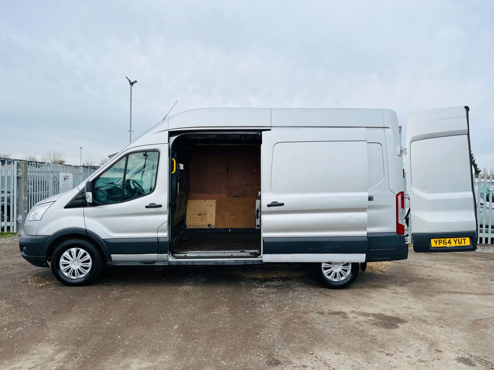 Ford Transit Trend 350 TDCI 125 2.2 L3 H3 2014 '64 Reg' - Parking sensors - Air Conditioning - Image 5 of 27