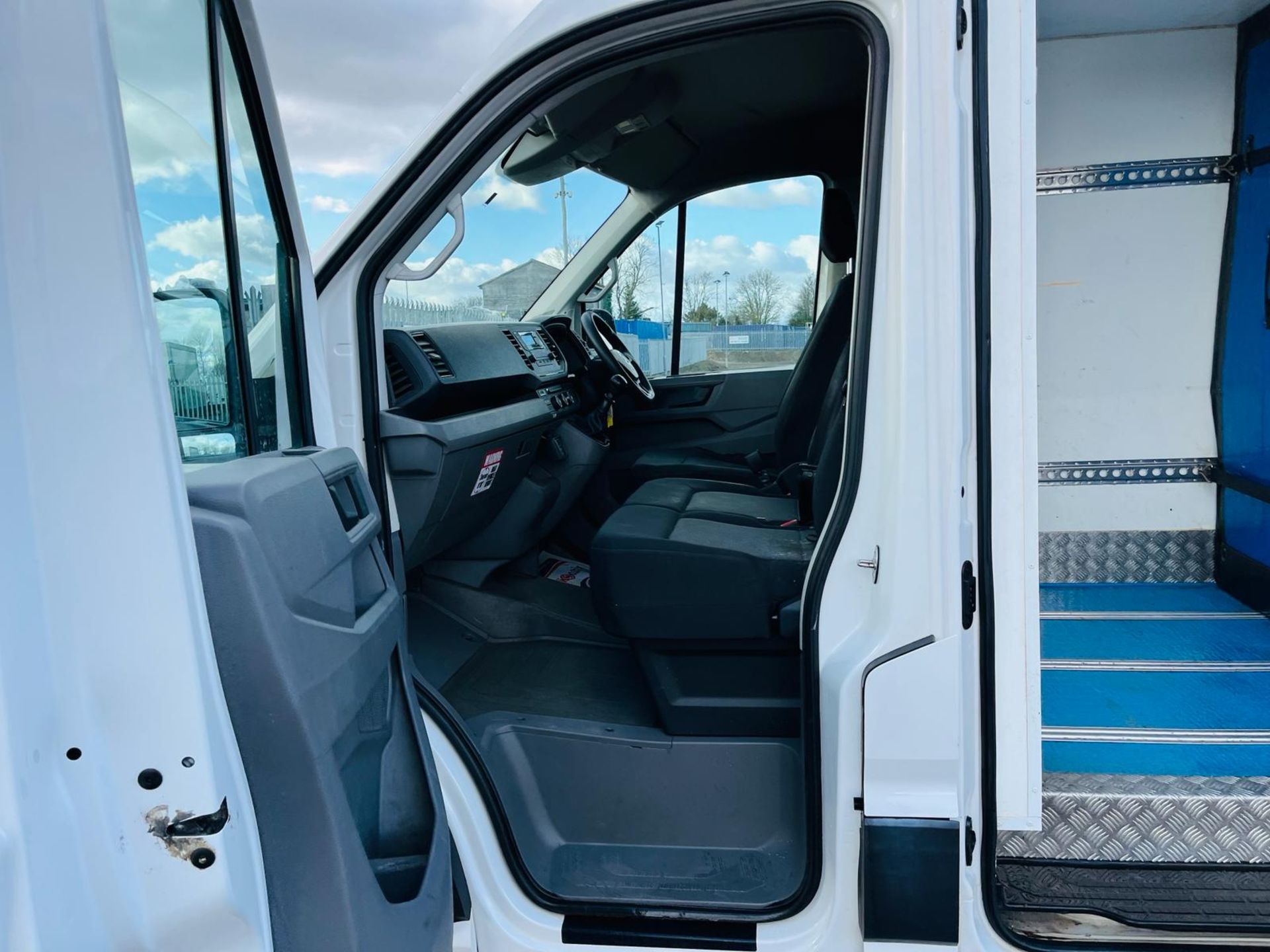 Volkswagen Crafter CR35 Startline TDI 140 2.0 BMT L2 H2 Fridge/Freezer 2018 '67 Reg'-ULEZ Compliant - Image 24 of 27