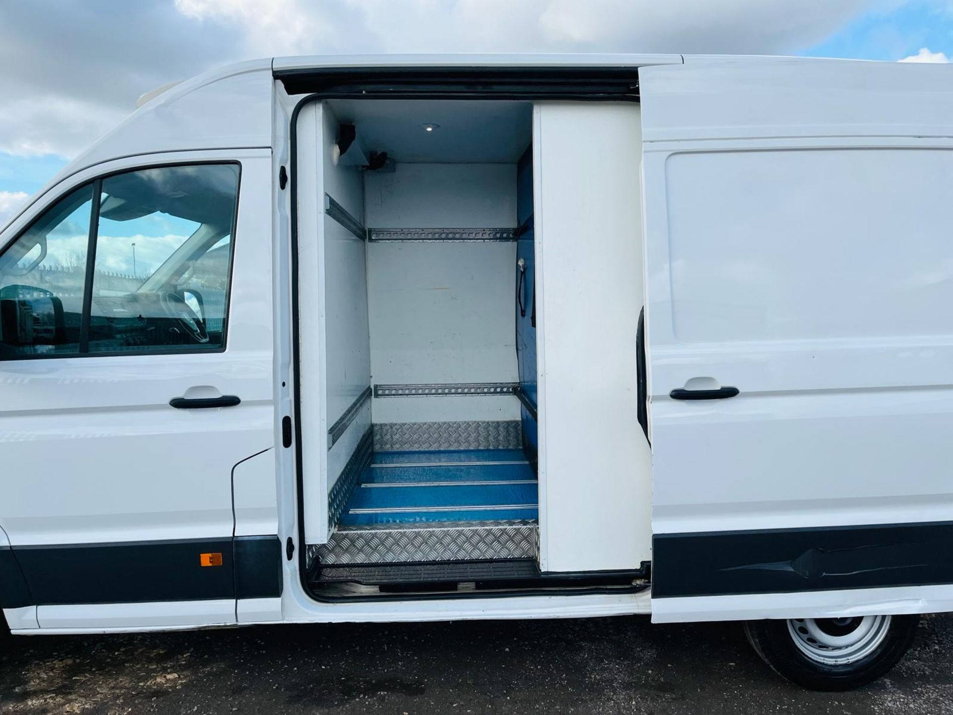 Volkswagen Crafter CR35 Startline TDI 140 2.0 BMT L2 H2 Fridge/Freezer 2018 '67 Reg'-ULEZ Compliant - Image 6 of 27