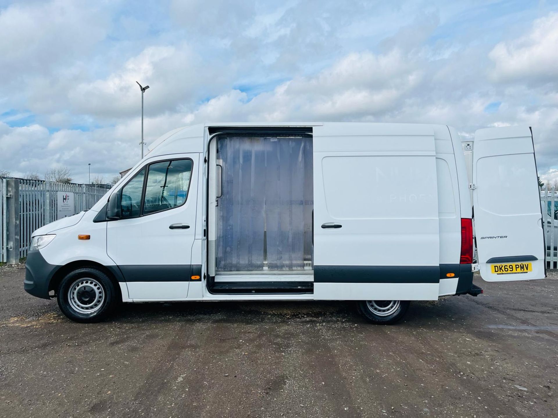 ** ON SALE ** Mercedes-Benz Sprinter Fridge /Freezer 314 CDI 3.5T 2.1 L2 H2 2019 '69 Reg'- A/C - Image 5 of 29