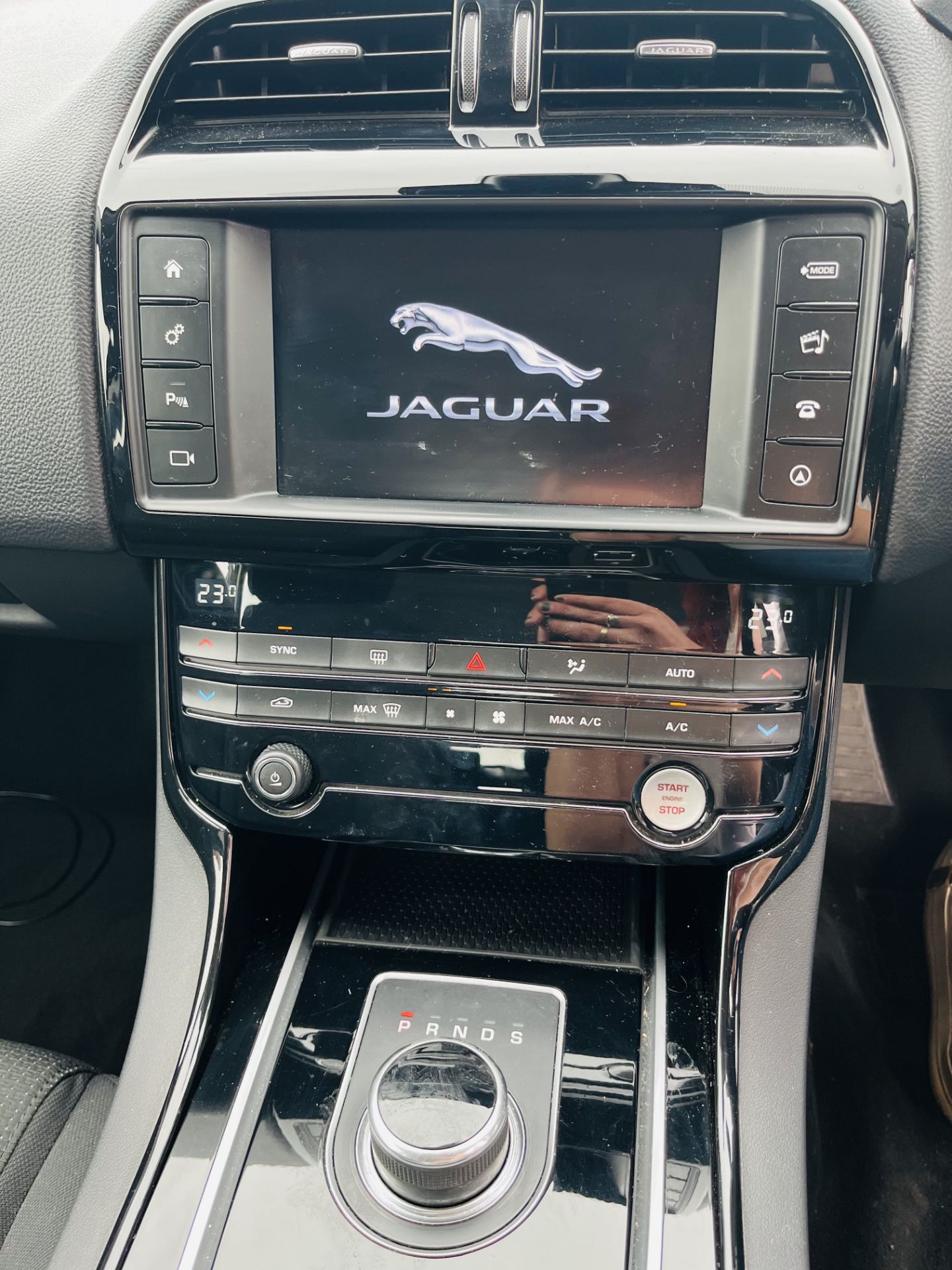** ON SALE ** Jaguar XE 2.0 D 180 SE Saloon 2017 '17 Reg' - ULEZ Complaint -Sat/Nav - Image 18 of 35