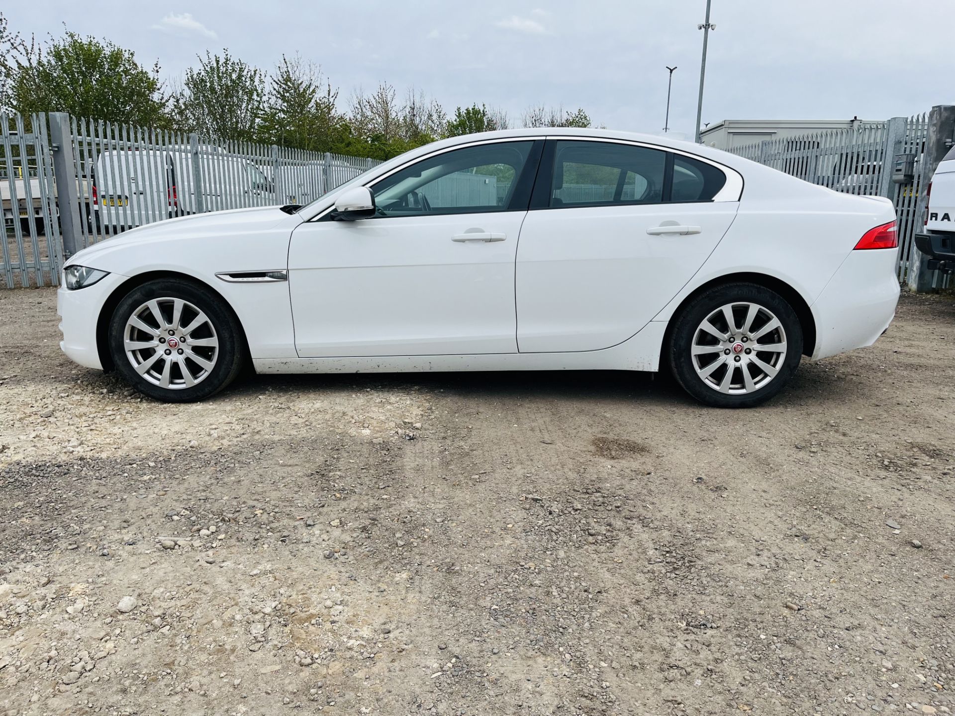 ** ON SALE ** Jaguar XE 2.0 D 180 SE Saloon 2017 '17 Reg' - ULEZ Complaint -Sat/Nav - Bild 4 aus 35