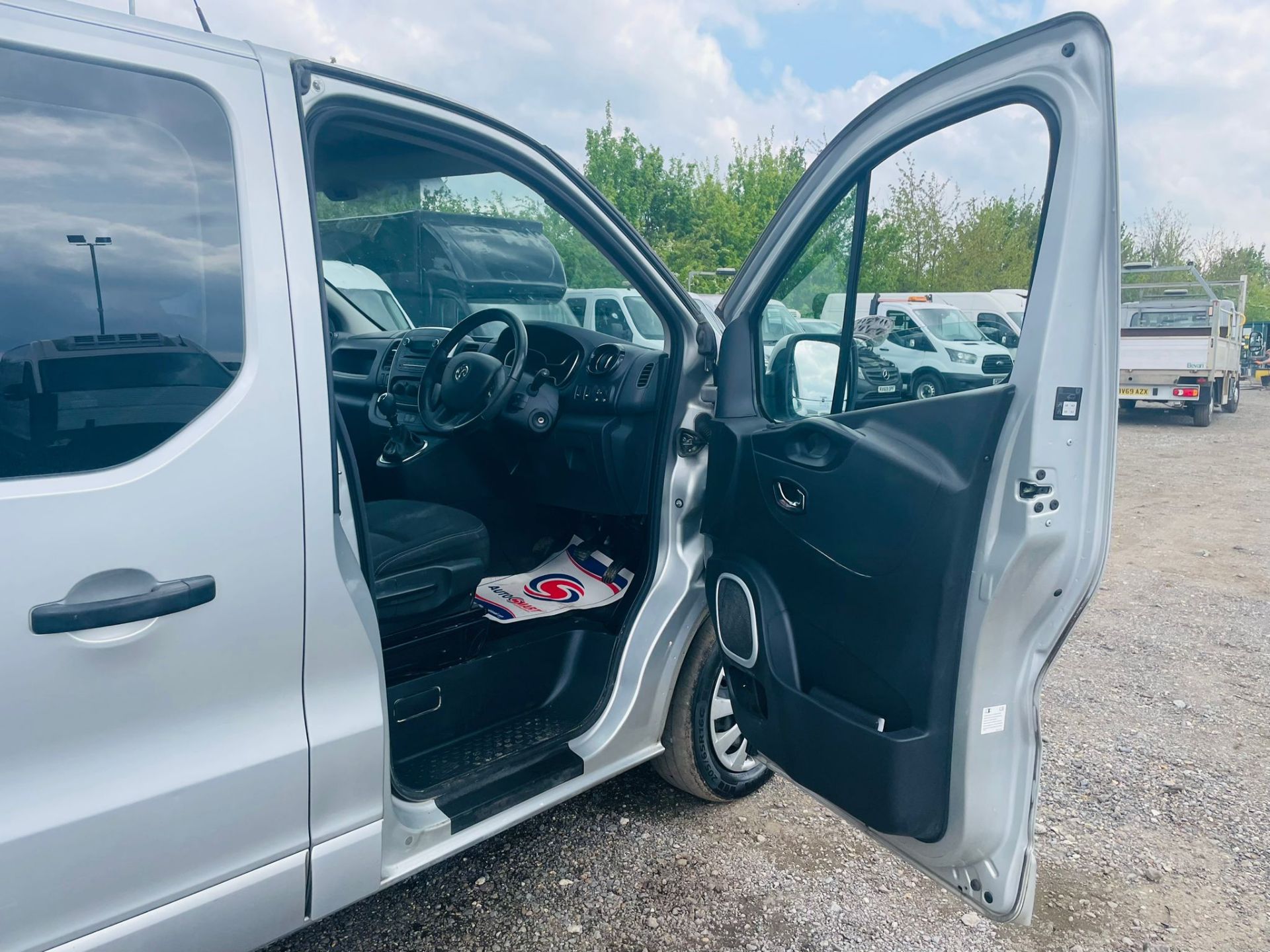 Vauxhall Vivaro 1.6 CDTI 115 Sportive L1 H1 CrewVan 2015 '15 Reg' A/C - 6 Seats - No Vat - Image 21 of 33