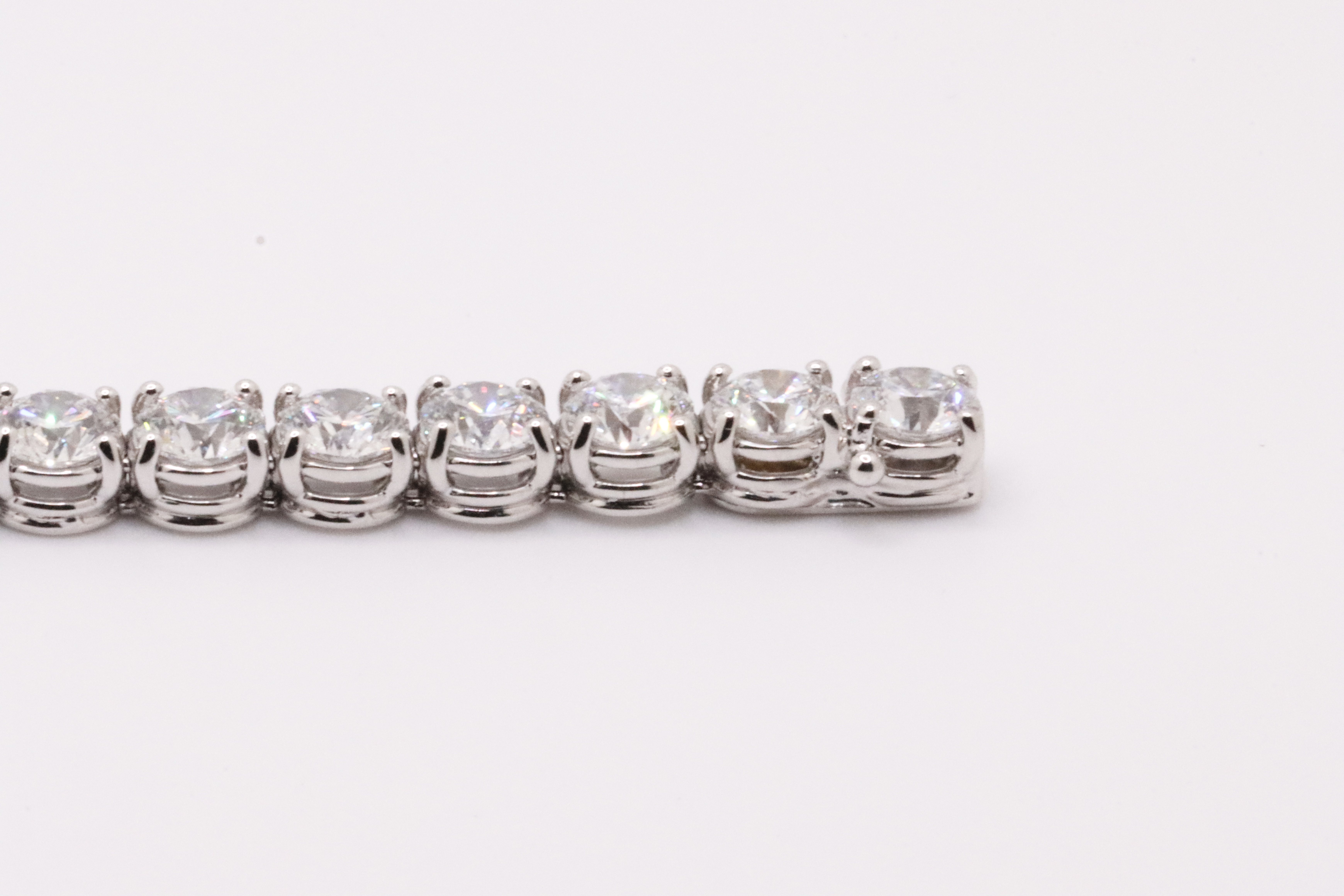 Round Brilliant Cut 14 Carat Natural Diamond Tennis Bracelet H Colour VS Clarity - 18Kt White Gold - Image 13 of 14