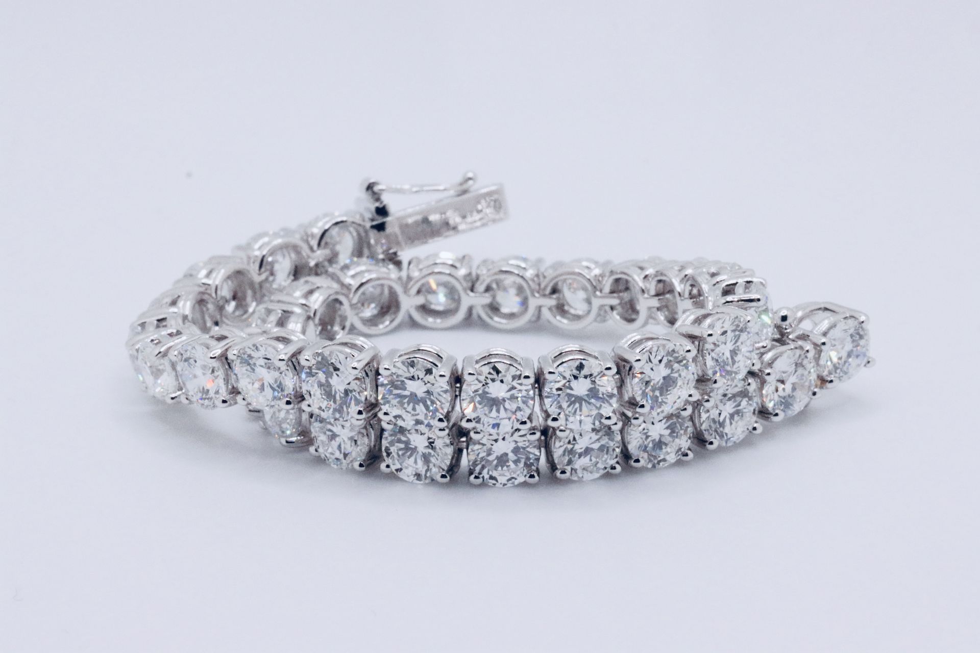 Round Brilliant Cut 18 Carat Natural Diamond Tennis Bracelet E Colour VS Clarity - 18Kt White Gold - Bild 4 aus 10