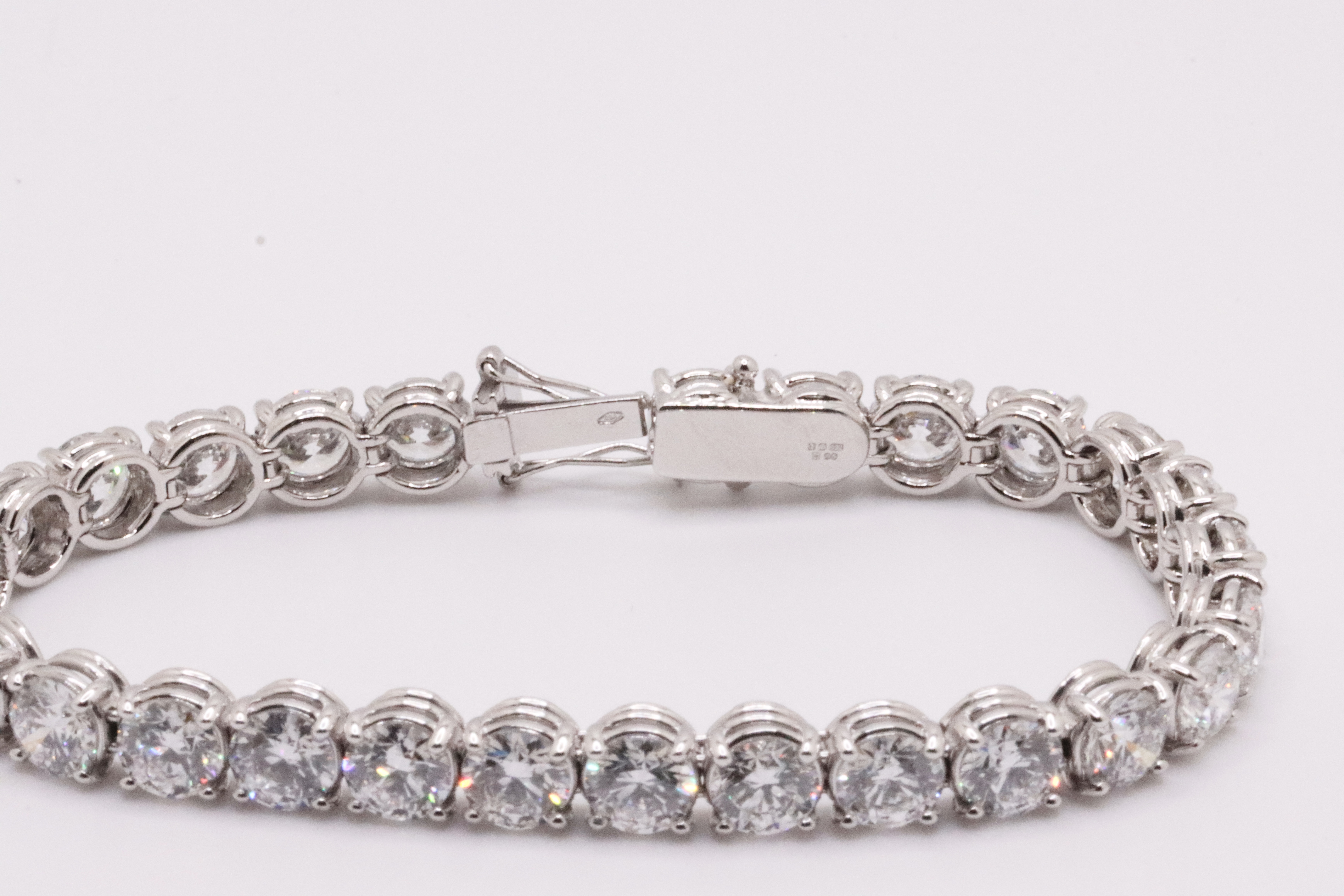 Round Brilliant Cut 14 Carat Natural Diamond Tennis Bracelet H Colour VS Clarity - 18Kt White Gold - Image 11 of 14