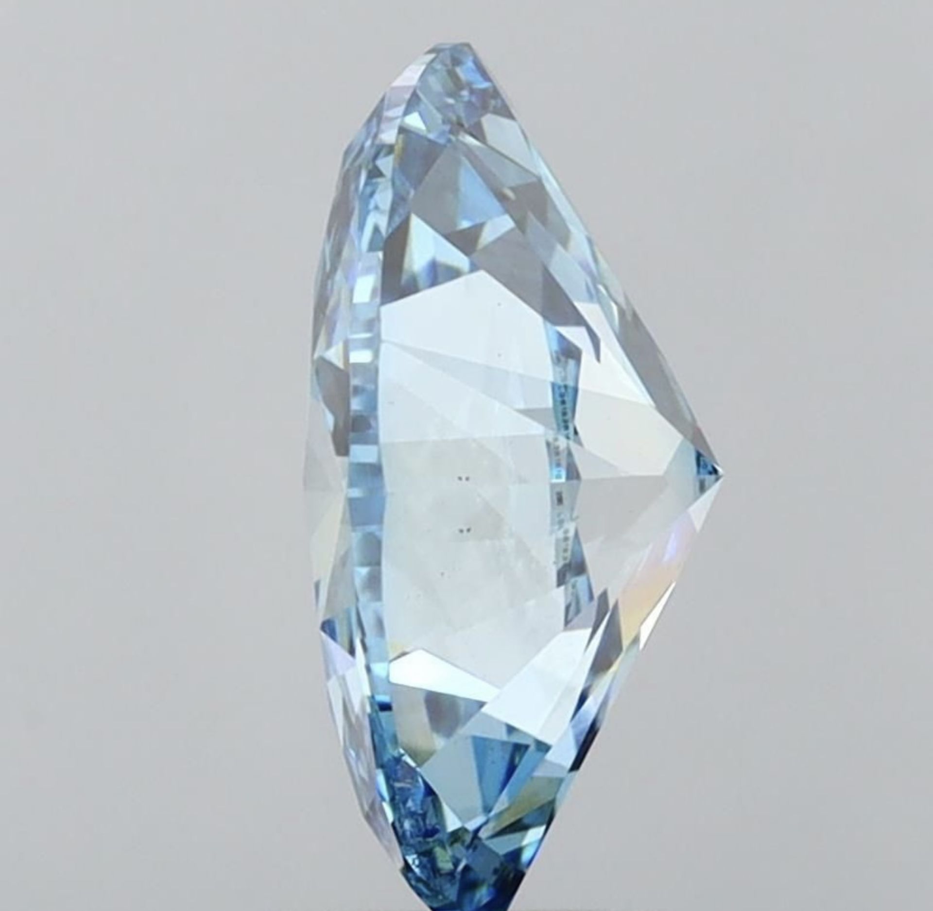 Oval Diamond 5.00 Carat Fancy Blue Colour VS2 Clarity EX EX - IGI - Image 3 of 9