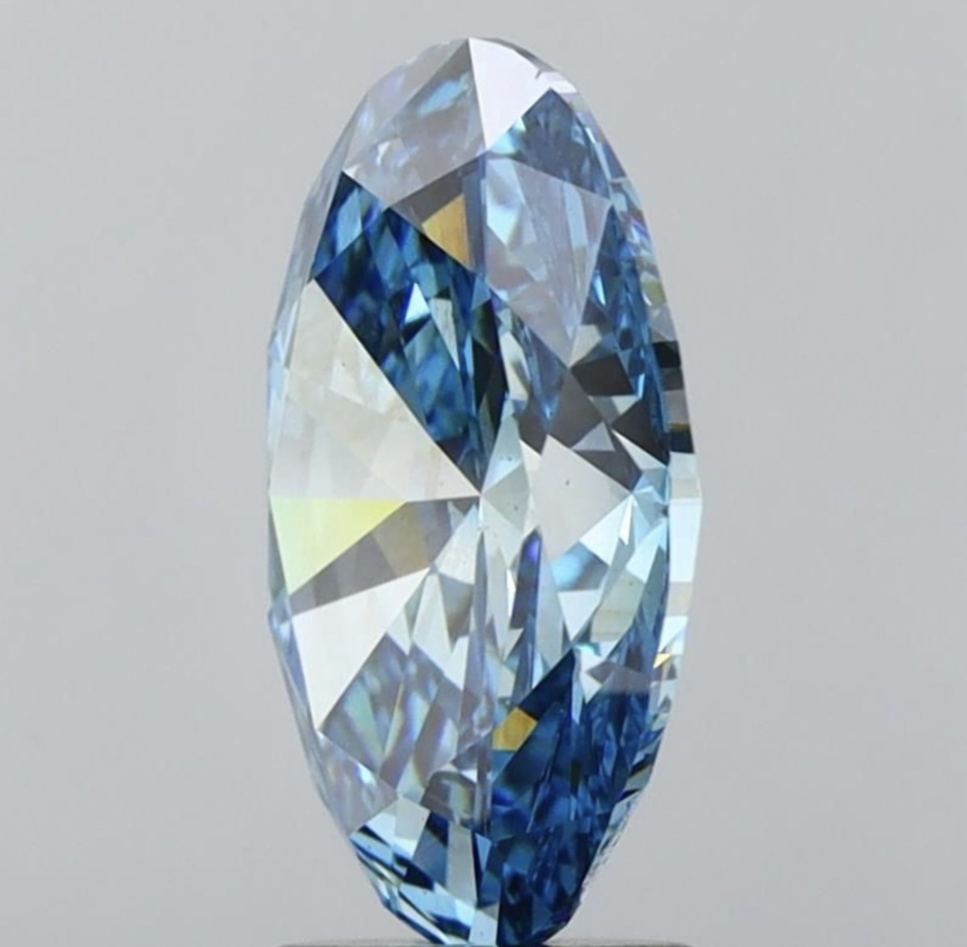 Oval Diamond 5.00 Carat Fancy Blue Colour VS2 Clarity EX EX - IGI - Bild 2 aus 9