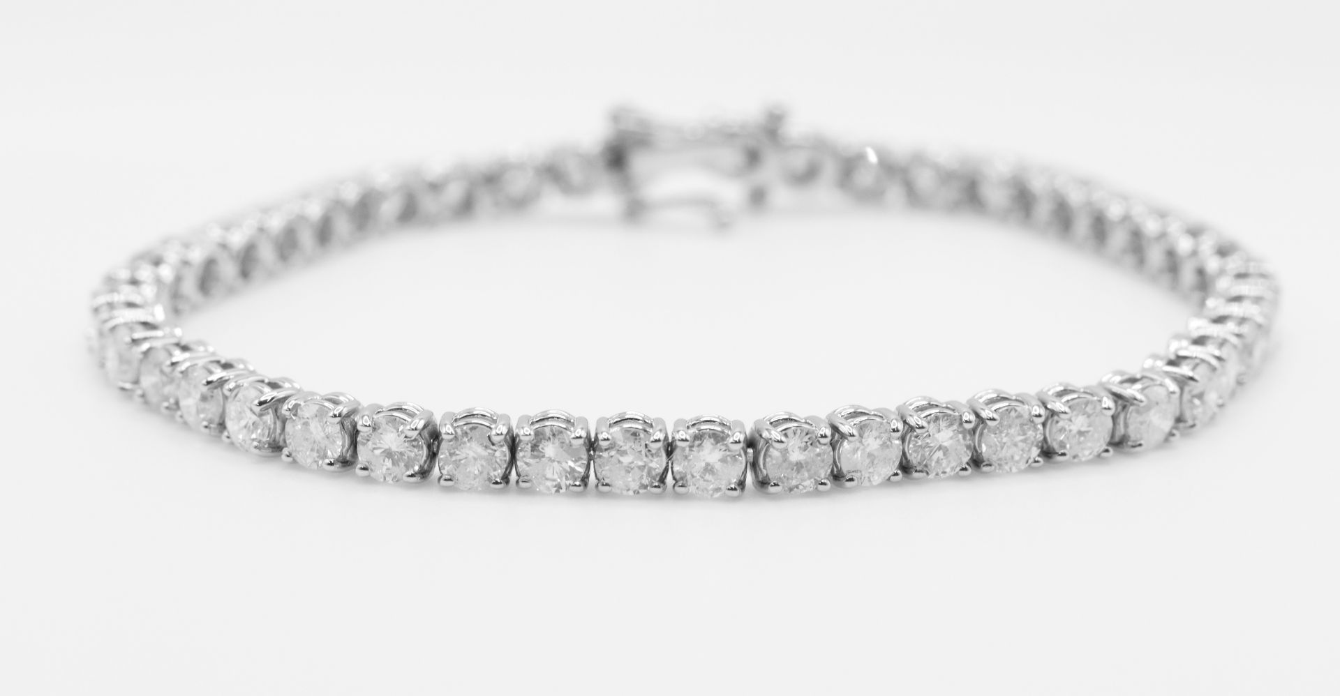 Round Brilliant Cut 10 Carat Natural Diamond Tennis Bracelet F/G Colour SI Clarity - 18Kt White Gold - Image 2 of 7