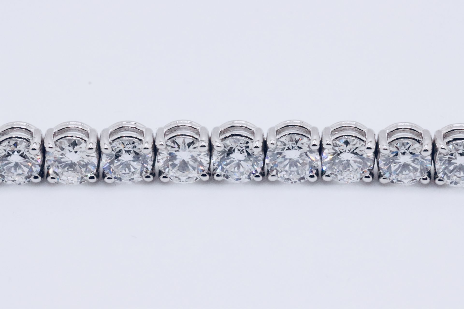 Round Brilliant Cut 14 Carat Natural Diamond Tennis Bracelet G Colour SI Clarity - 18Kt White Gold - Image 9 of 12