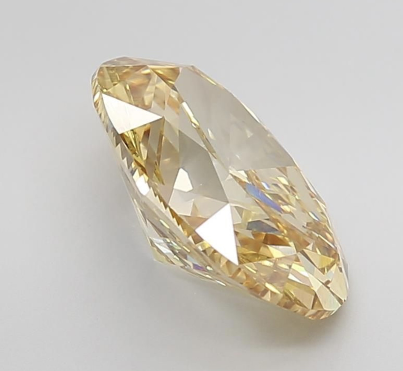 Oval Diamond 6.00 Carat Fancy Yellow Colour VS1 Clarity EX EX - IGI - Image 5 of 9