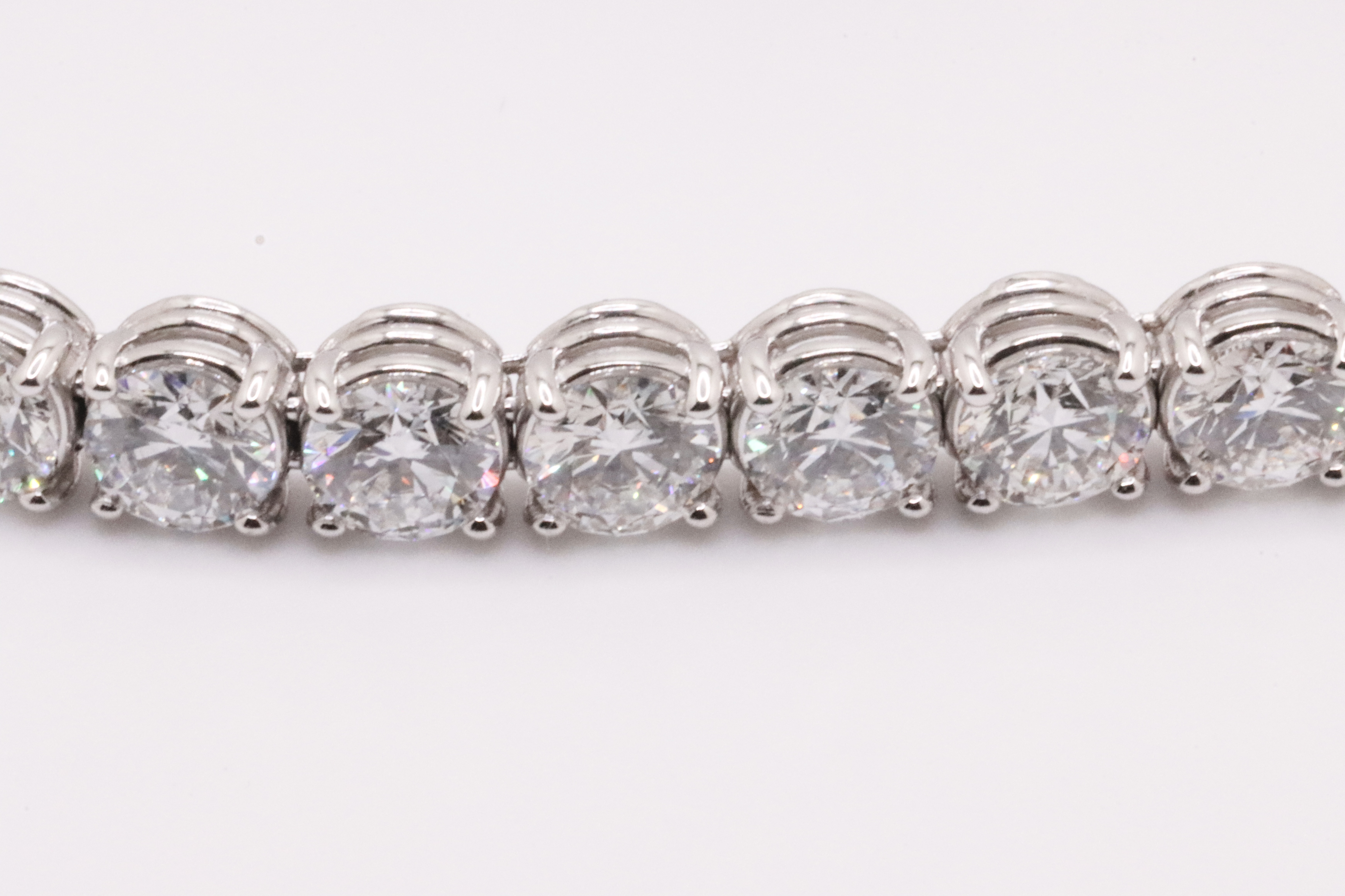 Round Brilliant Cut 14 Carat Natural Diamond Tennis Bracelet H Colour VS Clarity - 18Kt White Gold - Image 9 of 14