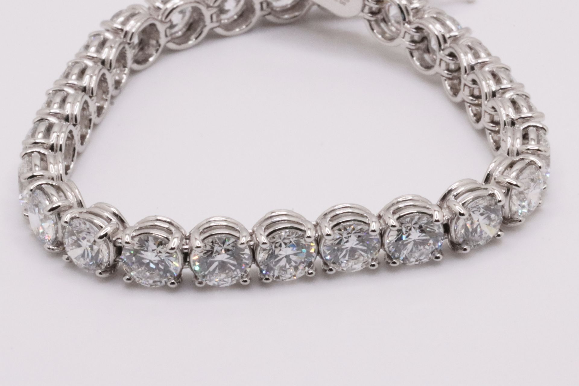 Round Brilliant Cut 14 Carat Natural Diamond Tennis Bracelet H Colour VS Clarity - 18Kt White Gold - Image 14 of 14